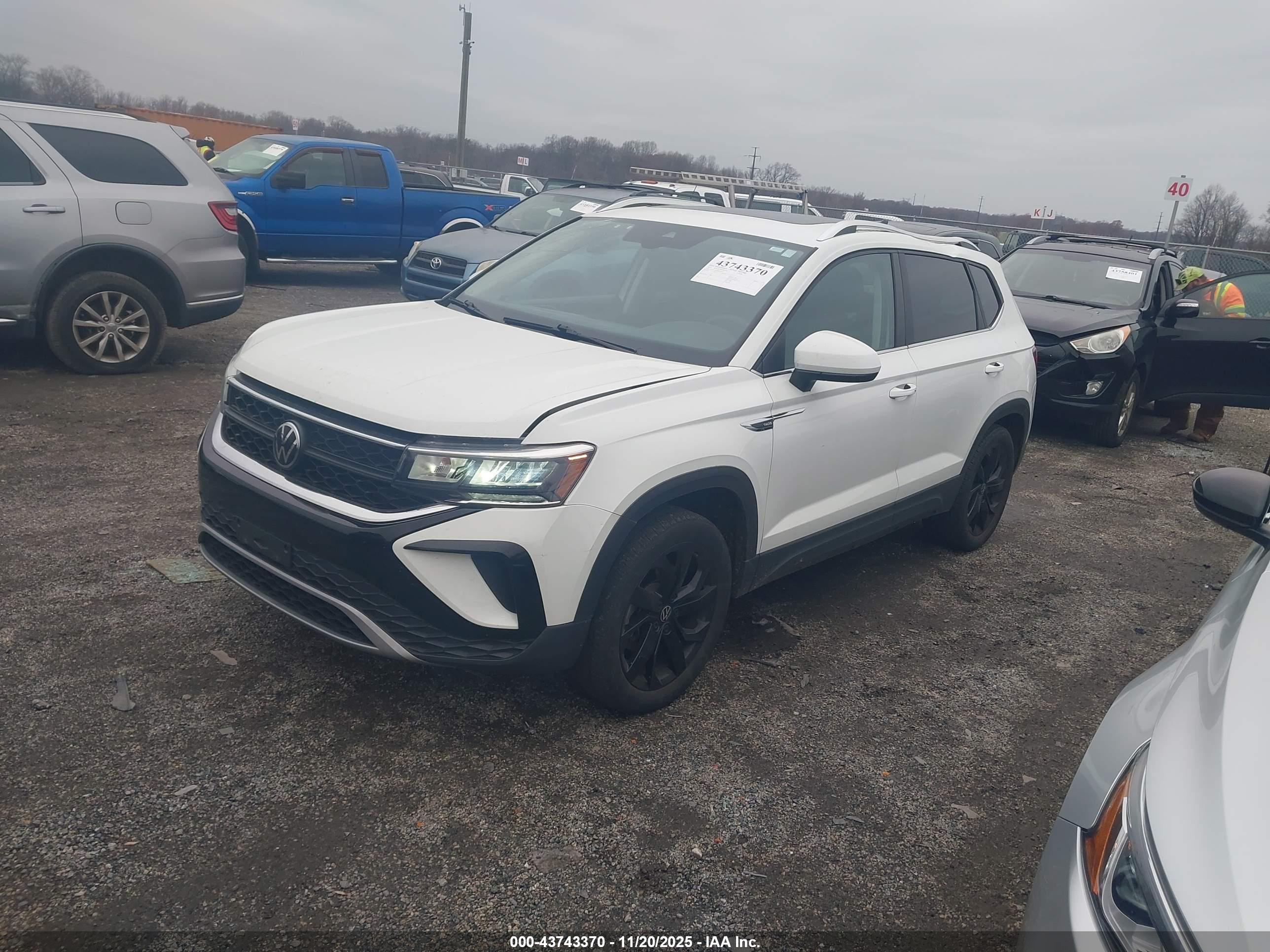 VOLKSWAGEN TAOS image 2