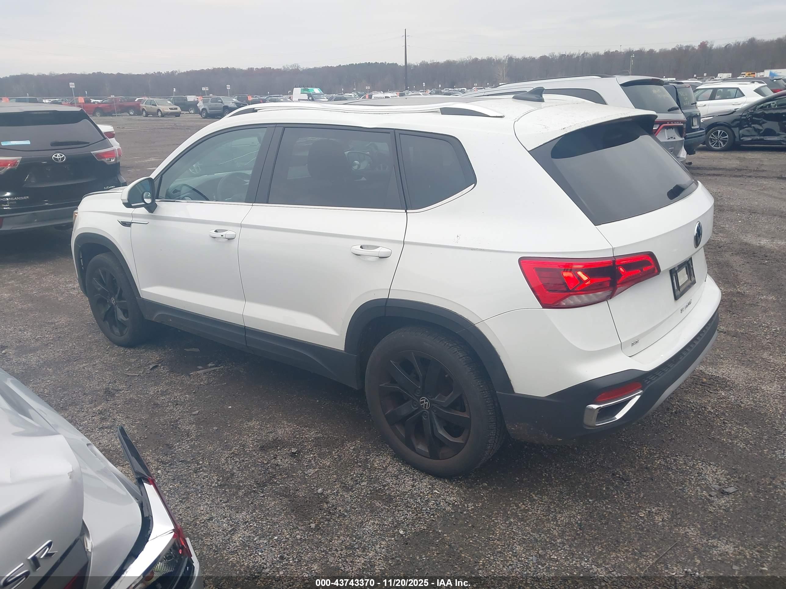 VOLKSWAGEN TAOS image 3