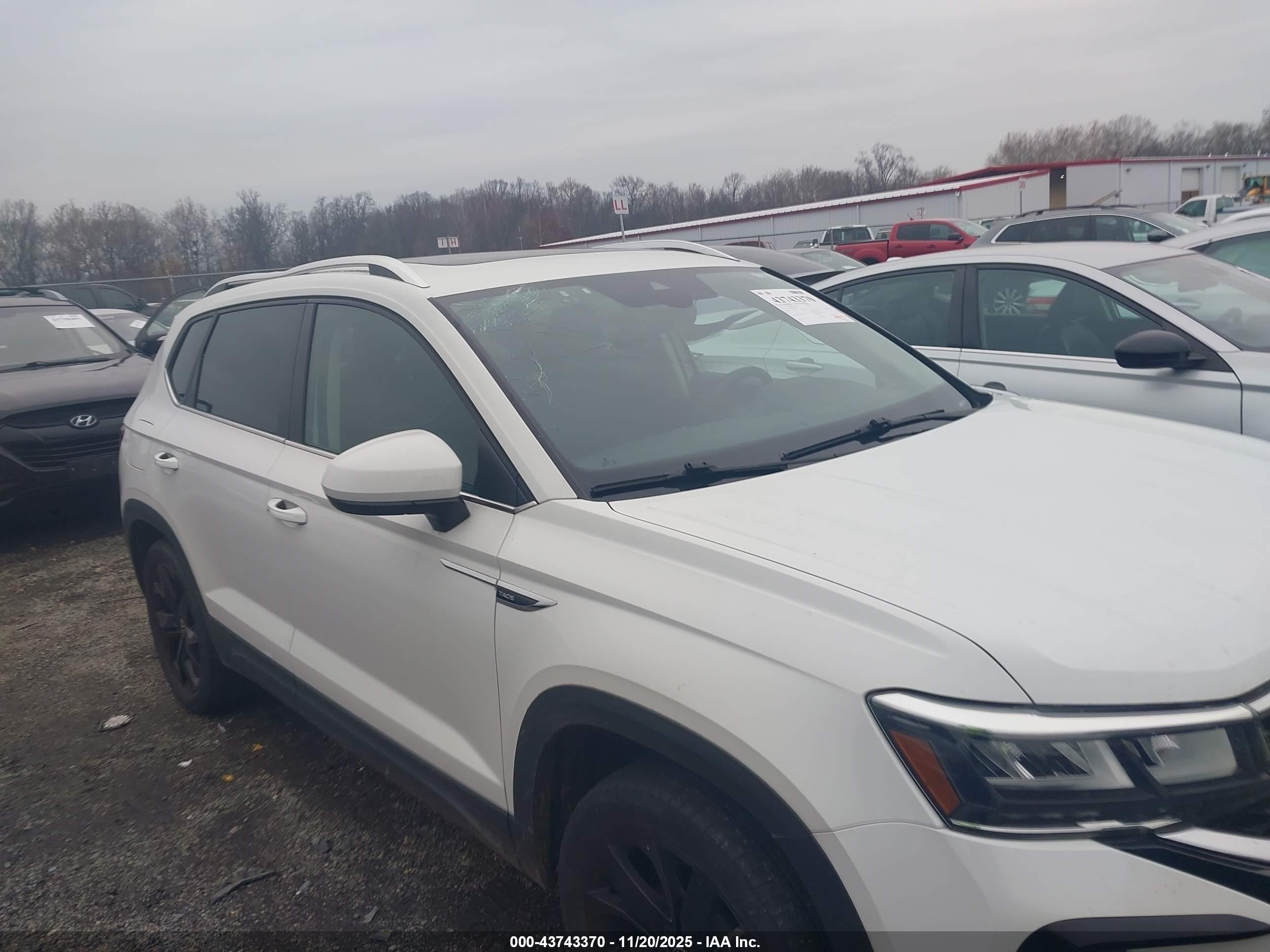 VOLKSWAGEN TAOS image 6