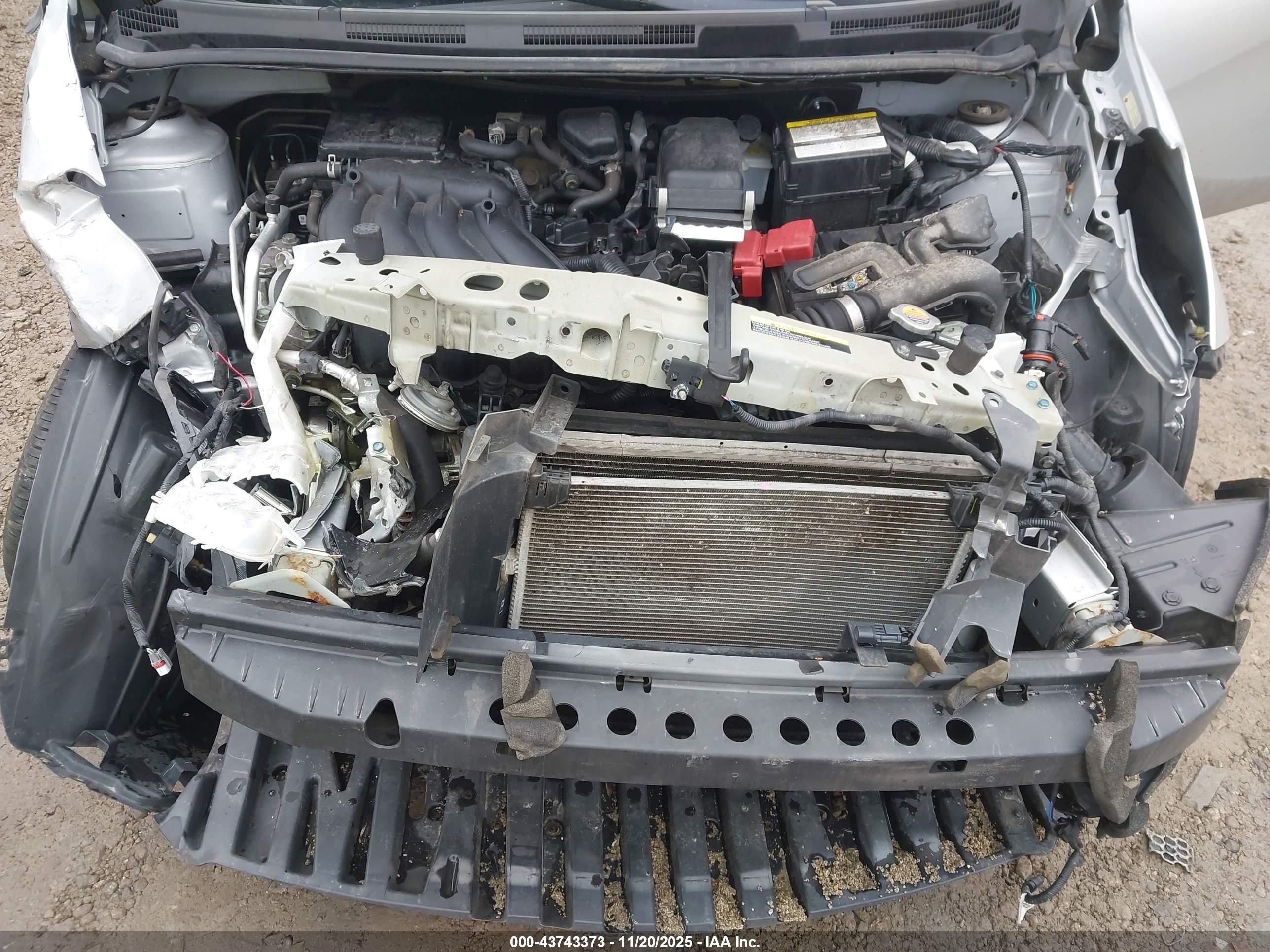 NISSAN VERSA image 10