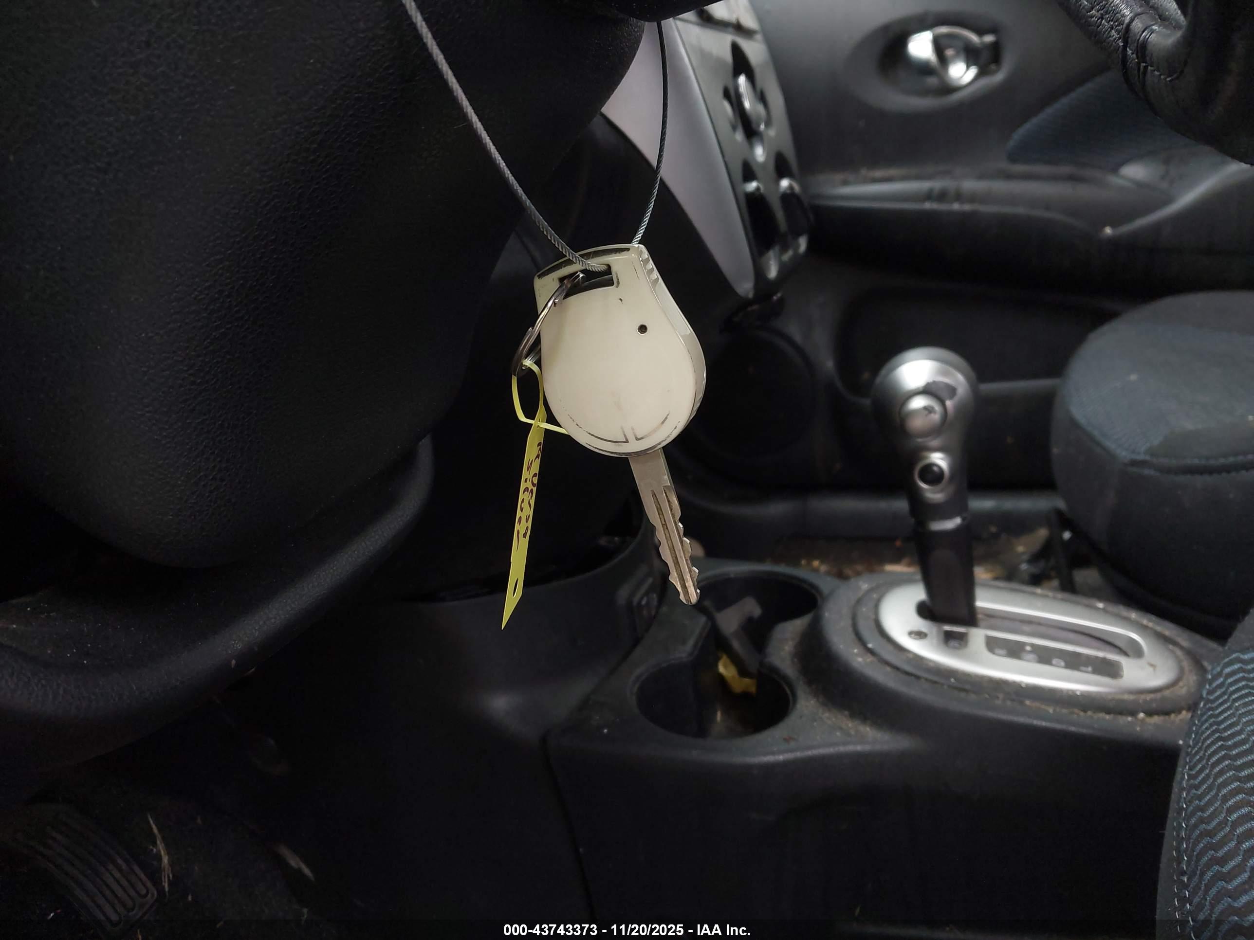 NISSAN VERSA image 11