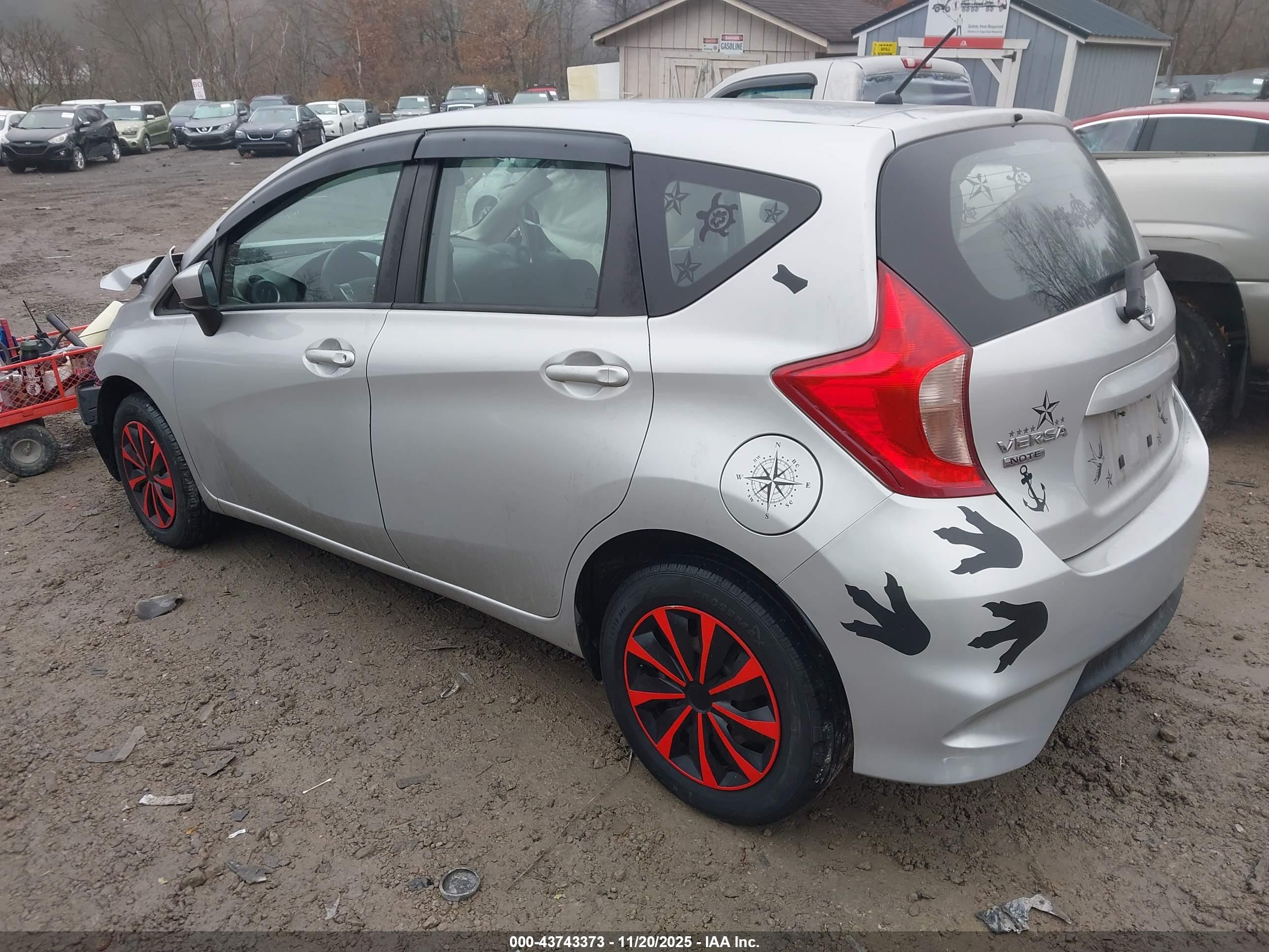 NISSAN VERSA image 3
