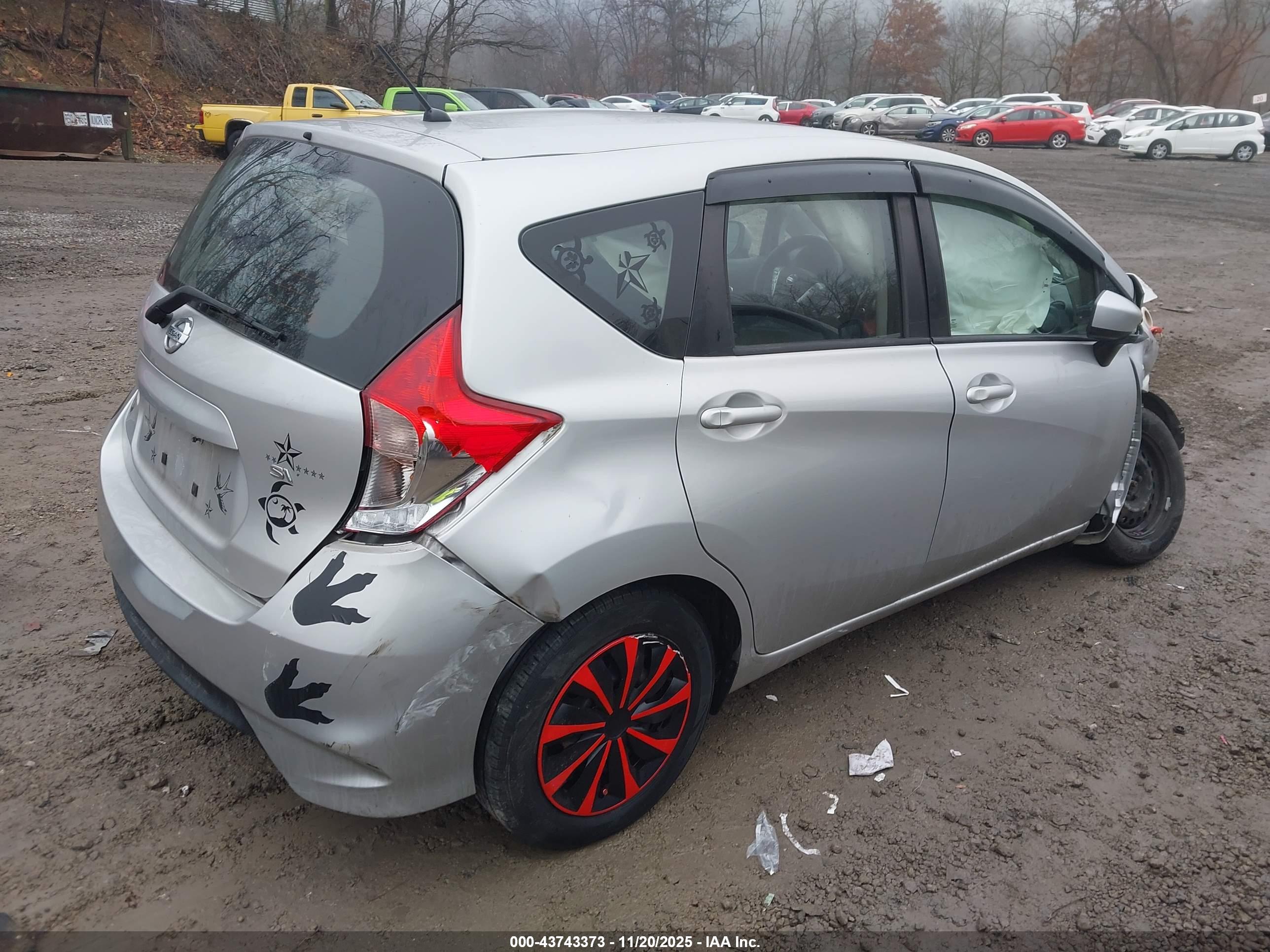 NISSAN VERSA image 4