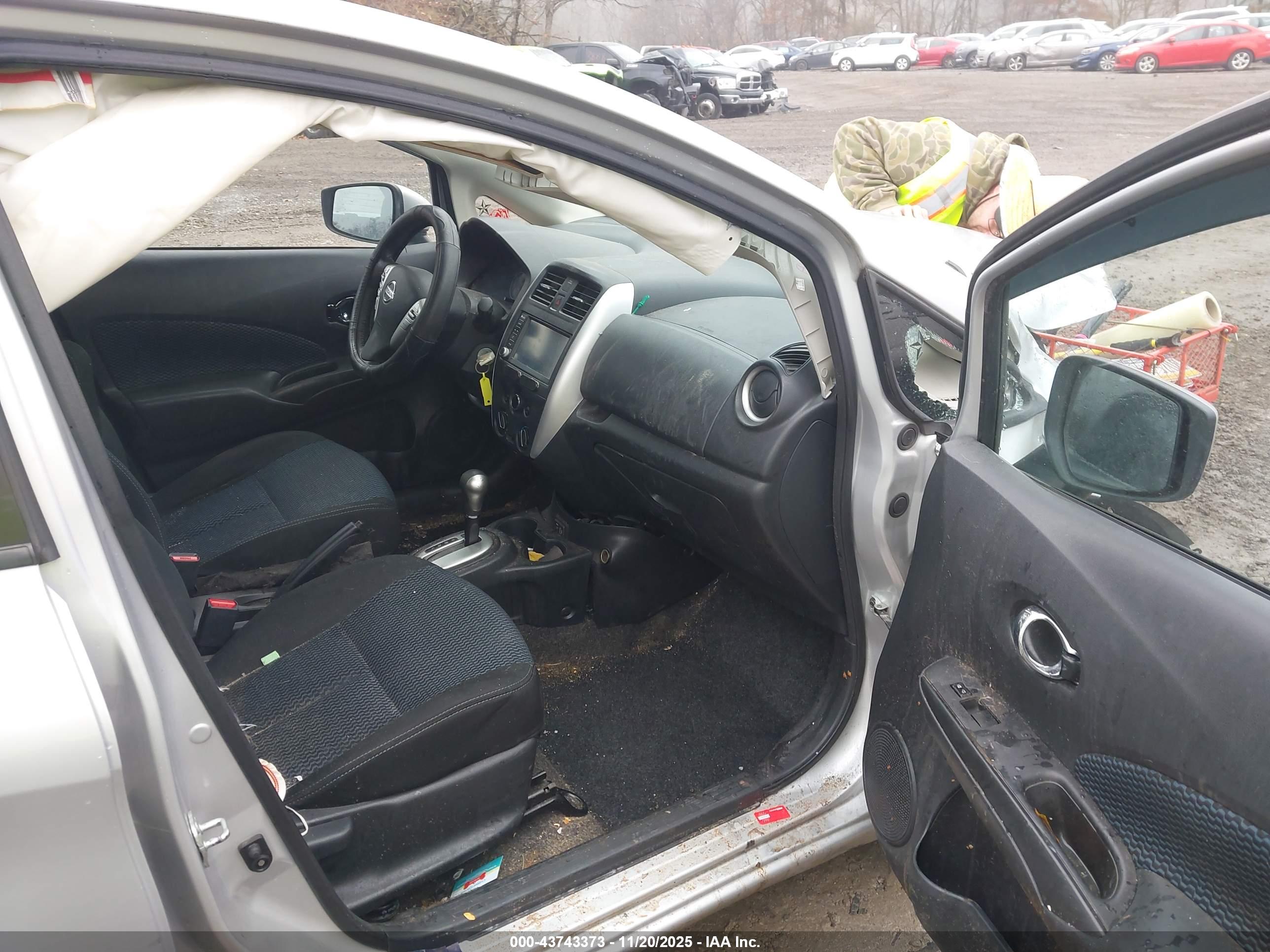 NISSAN VERSA image 5