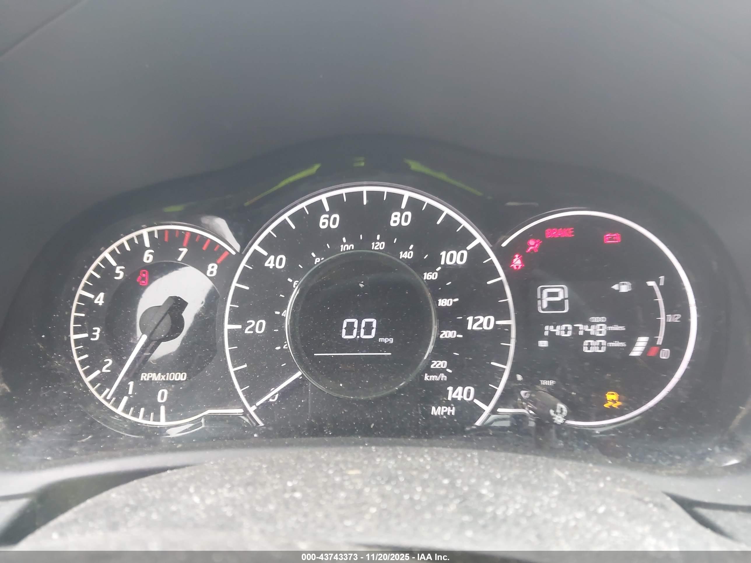 NISSAN VERSA image 7