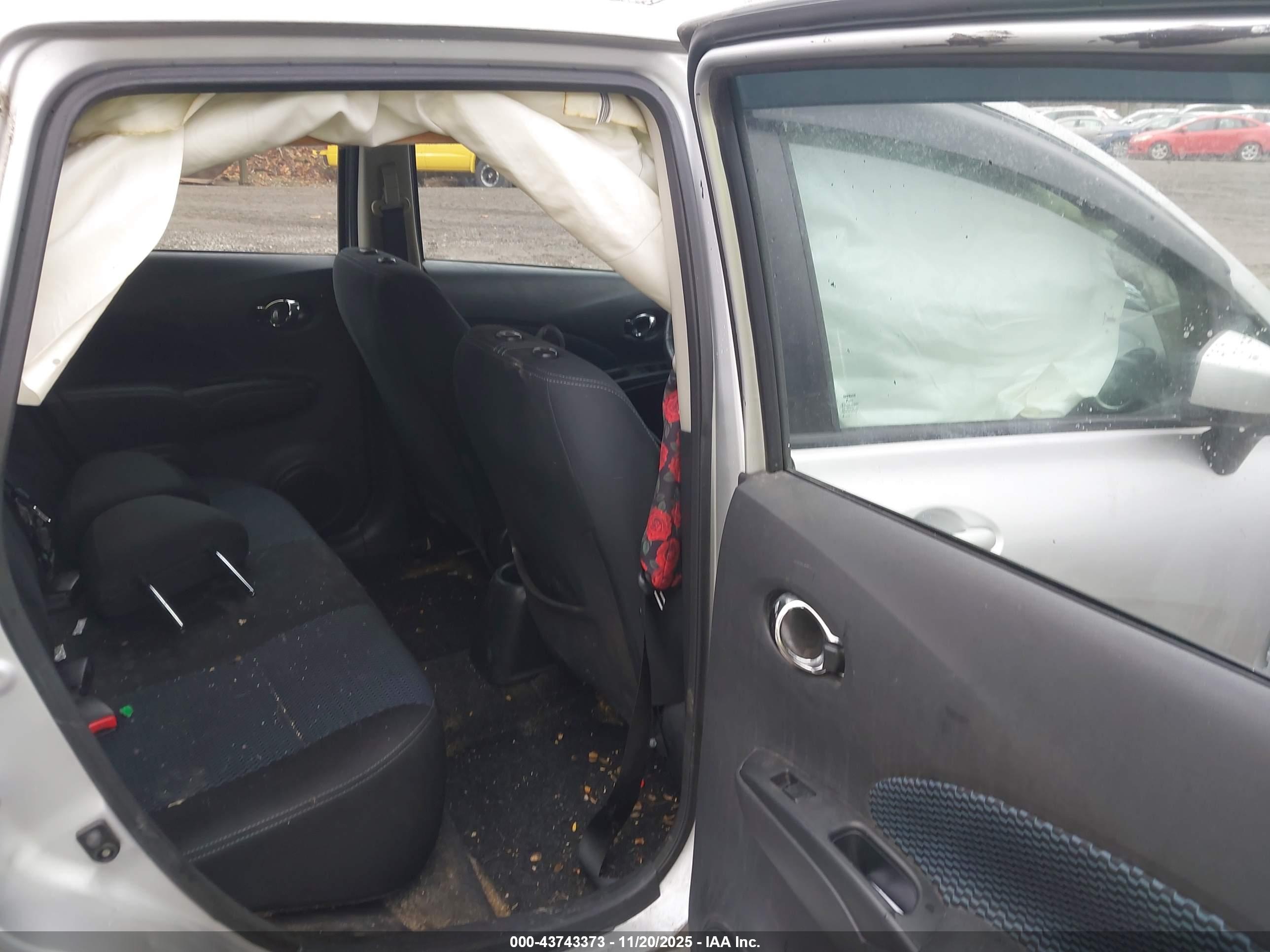 NISSAN VERSA image 8