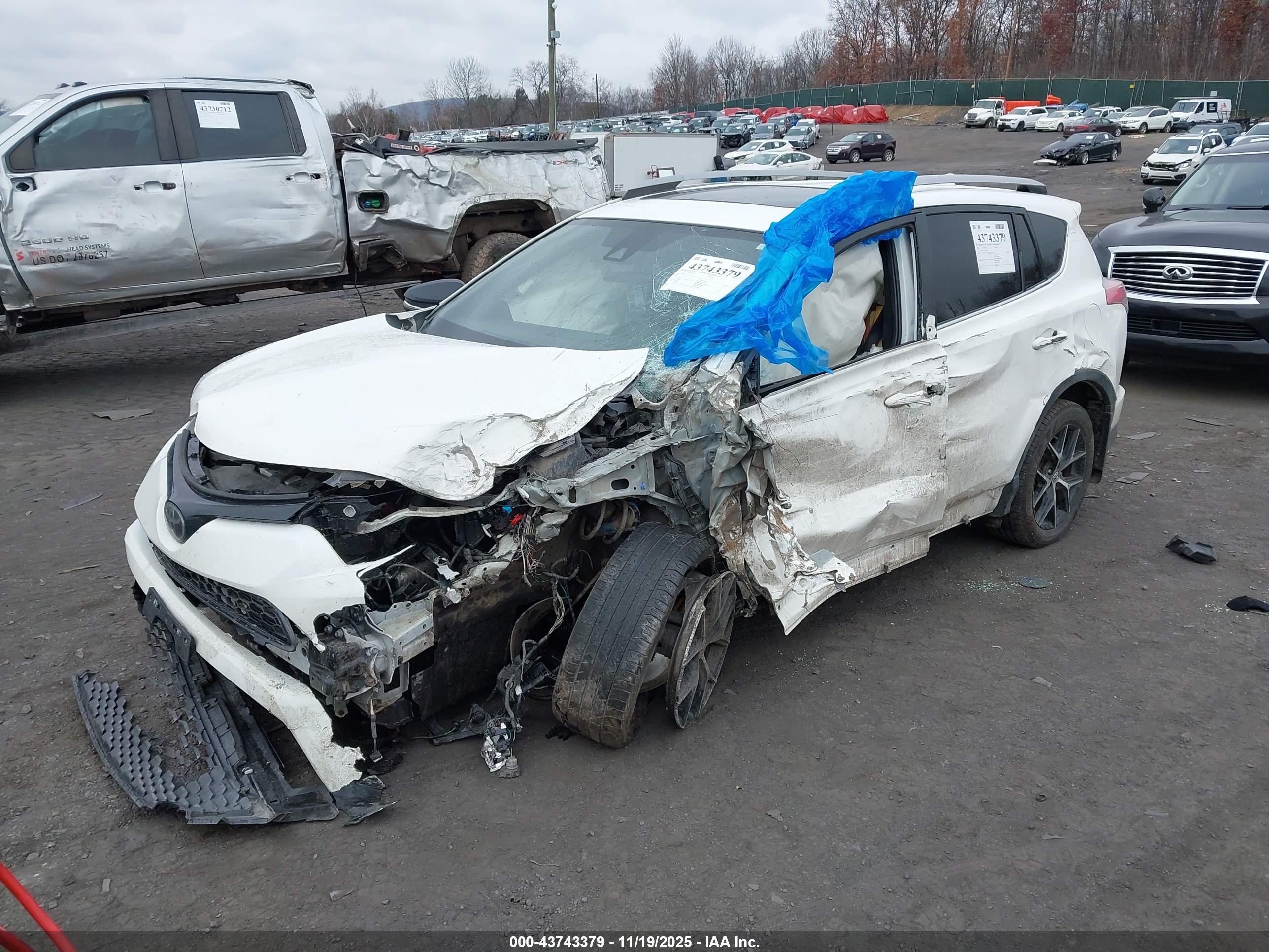 TOYOTA RAV4 image 2