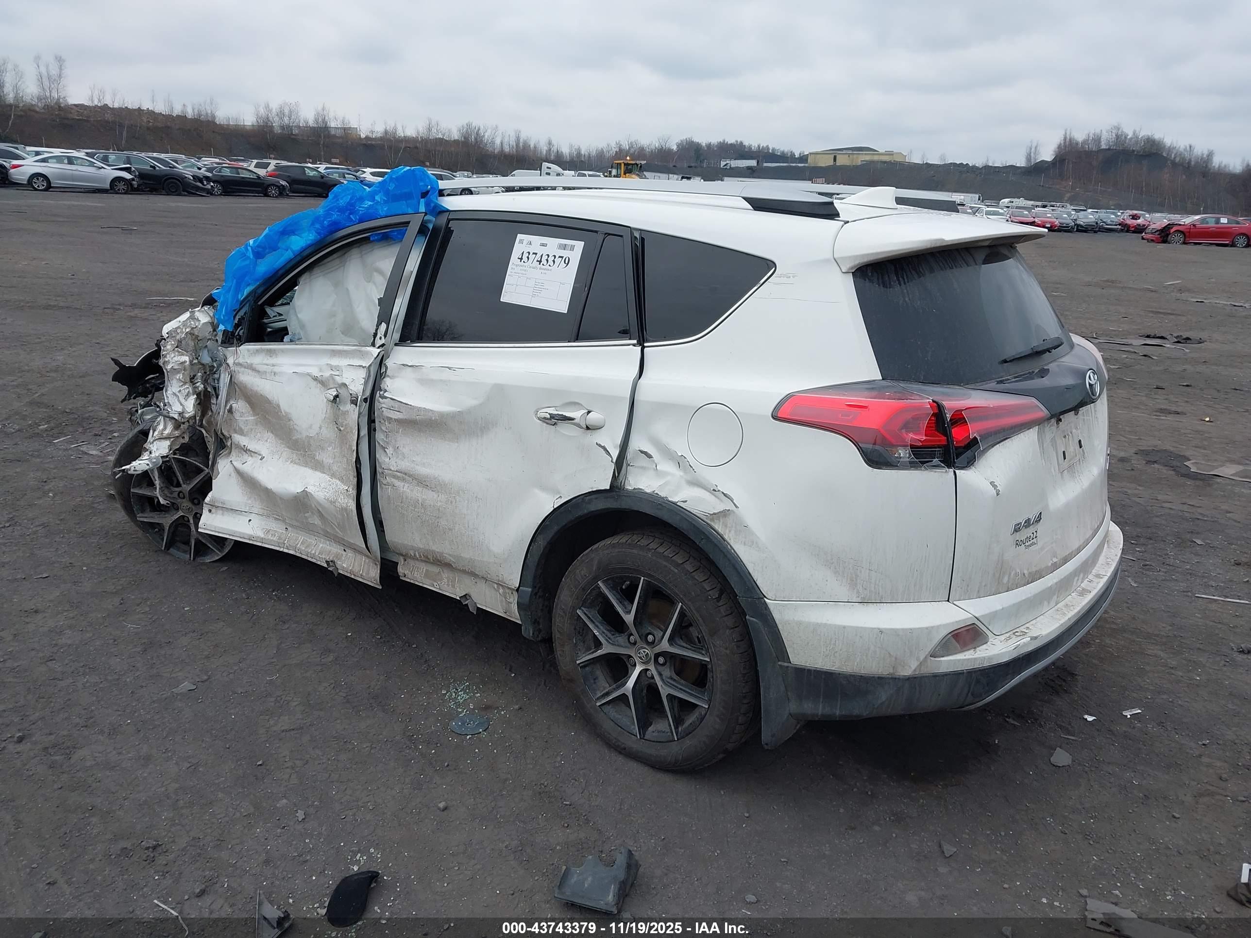TOYOTA RAV4 image 3