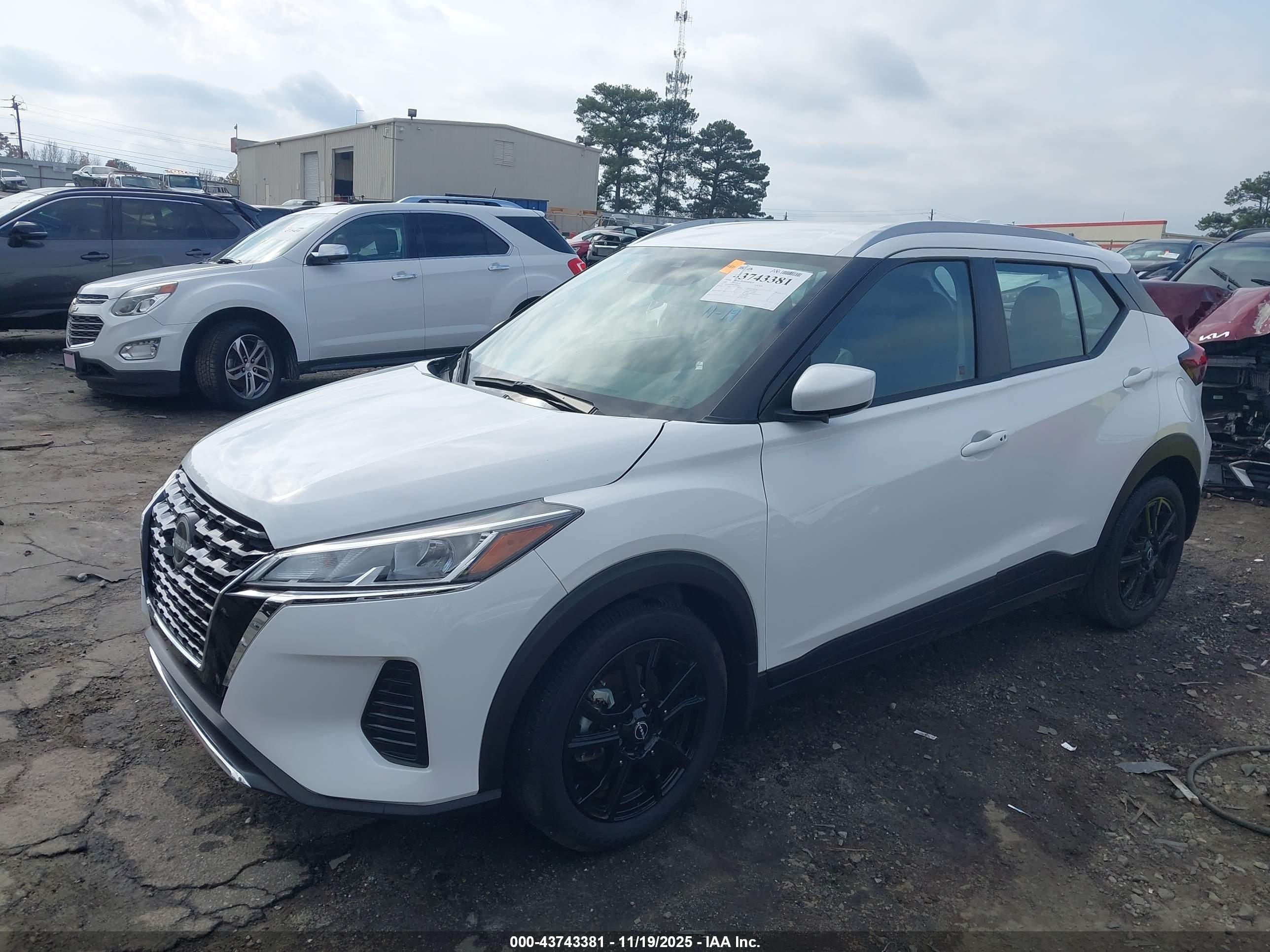 NISSAN KICKS image 2