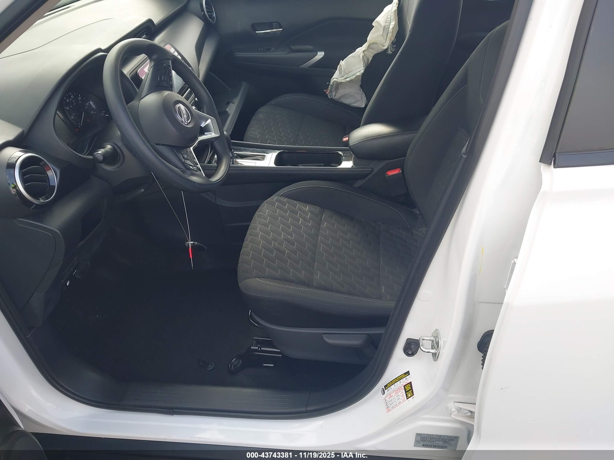 NISSAN KICKS image 5
