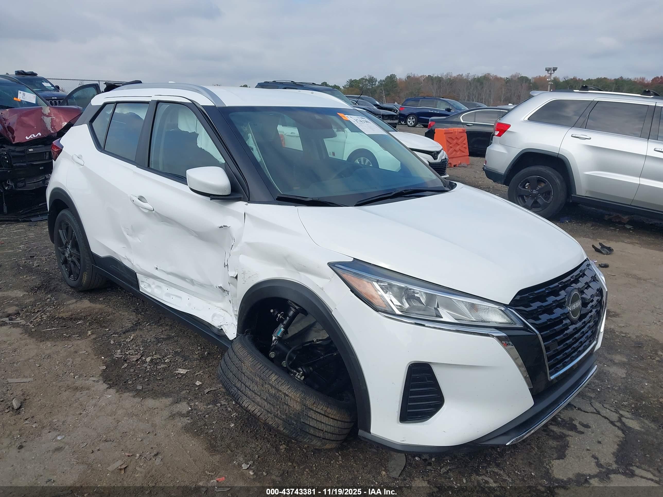 NISSAN KICKS image 6
