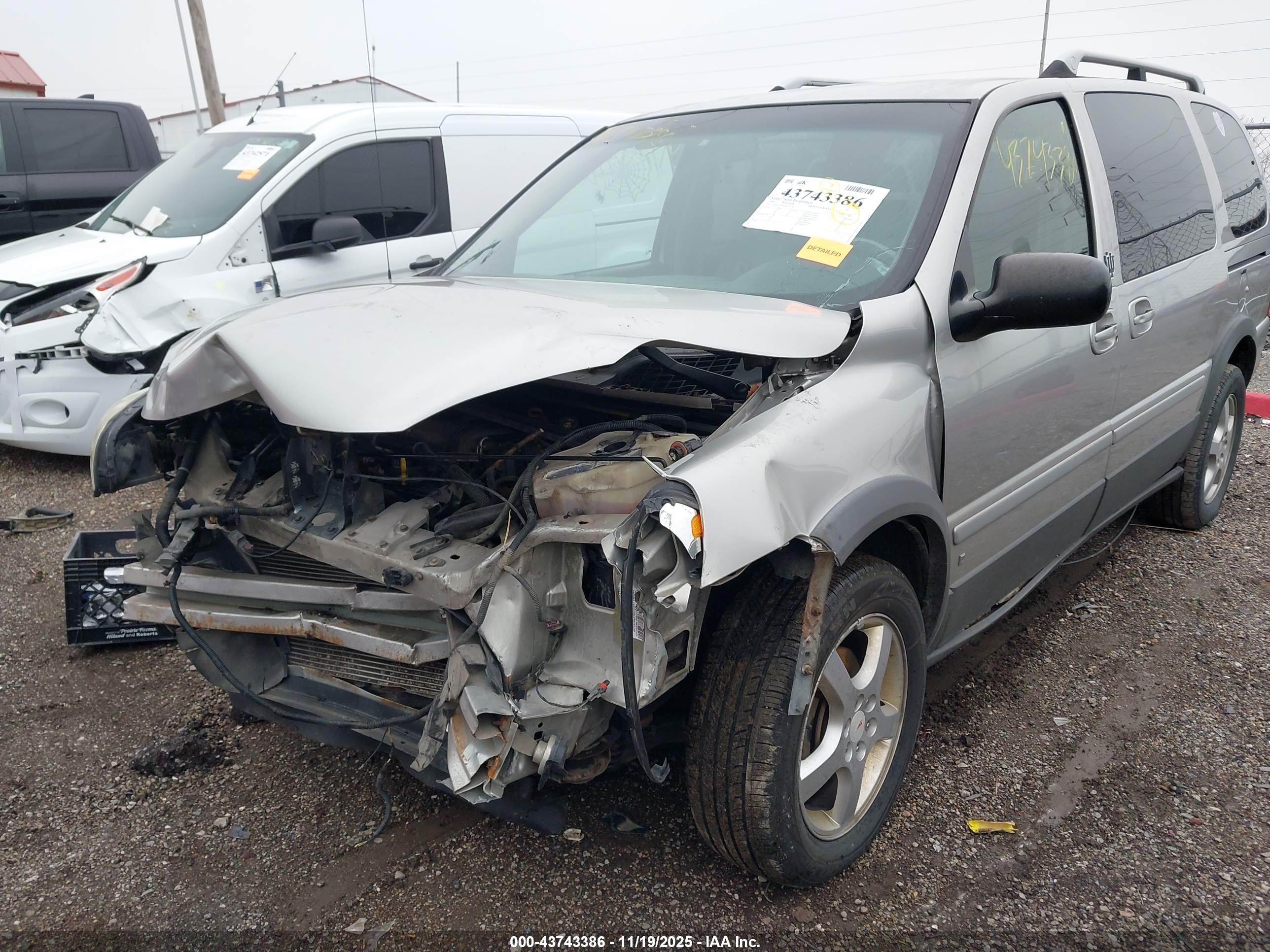 PONTIAC MONTANA image 2