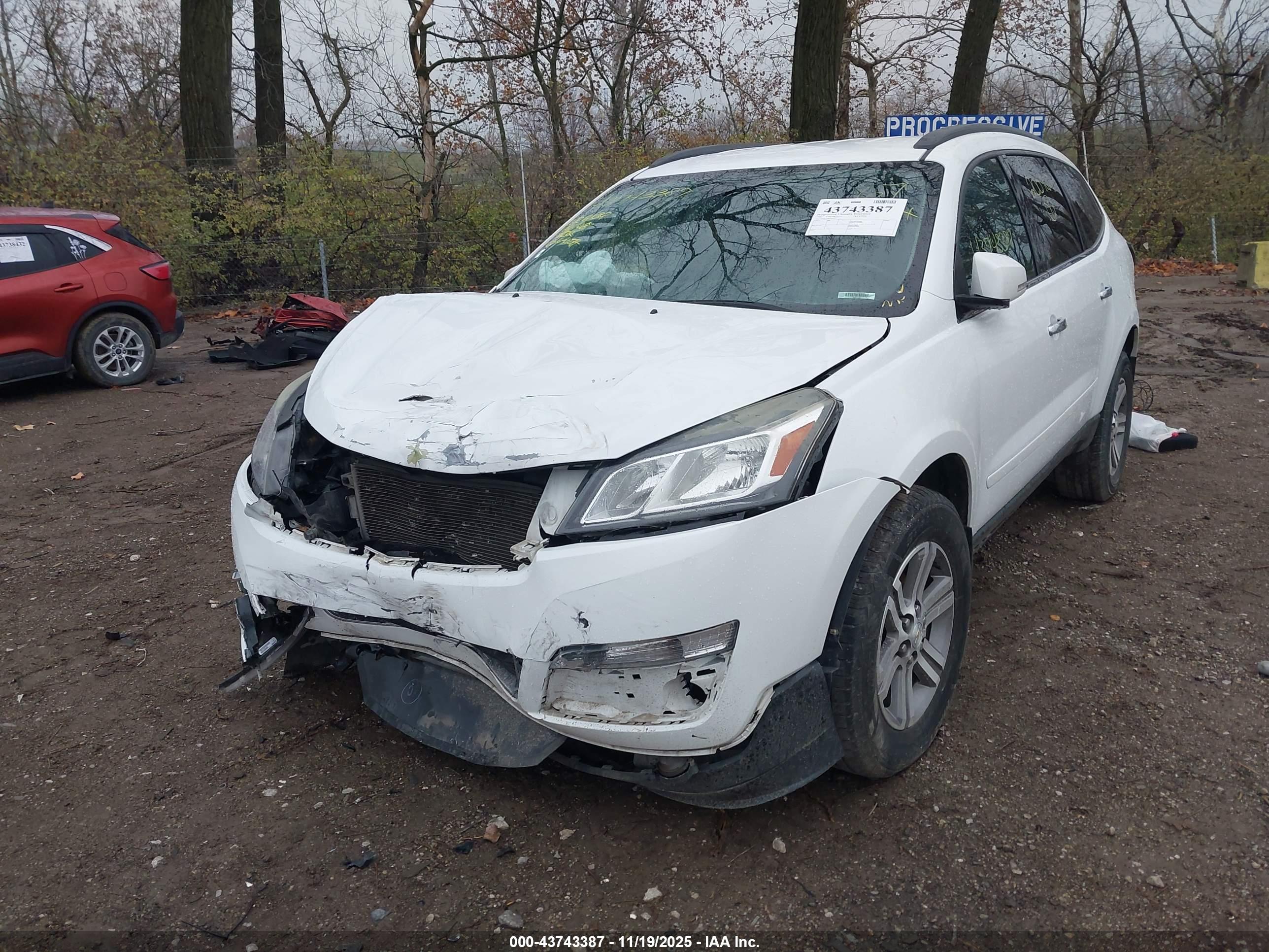 CHEVROLET TRAVERSE image 2