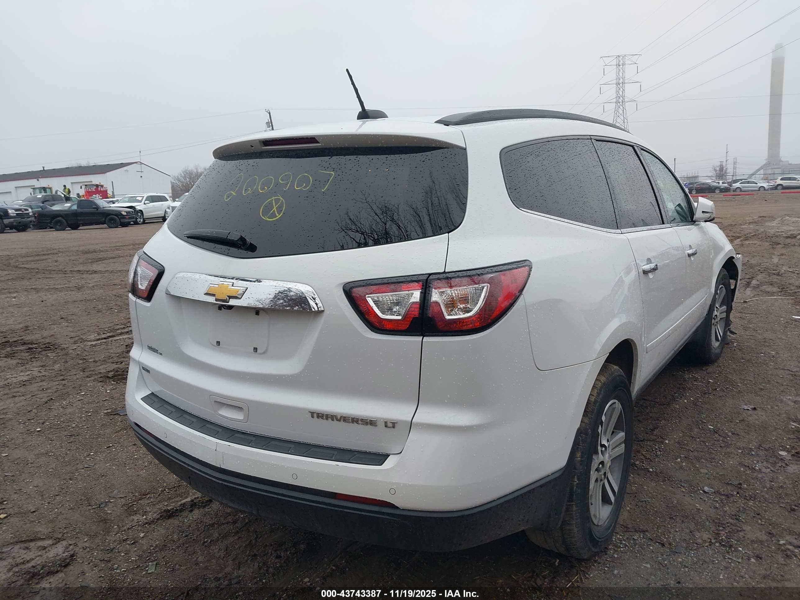 CHEVROLET TRAVERSE image 4