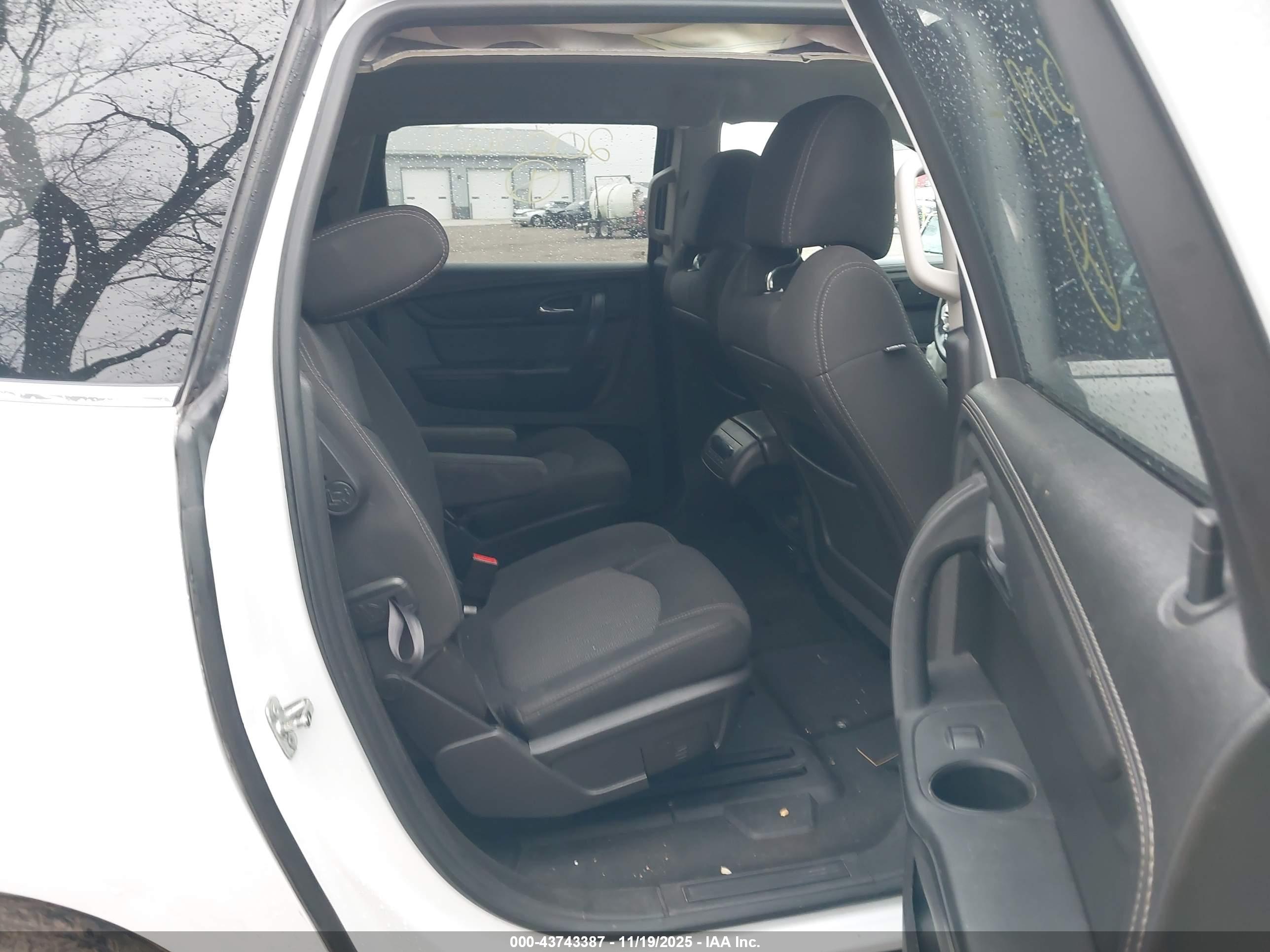 CHEVROLET TRAVERSE image 8