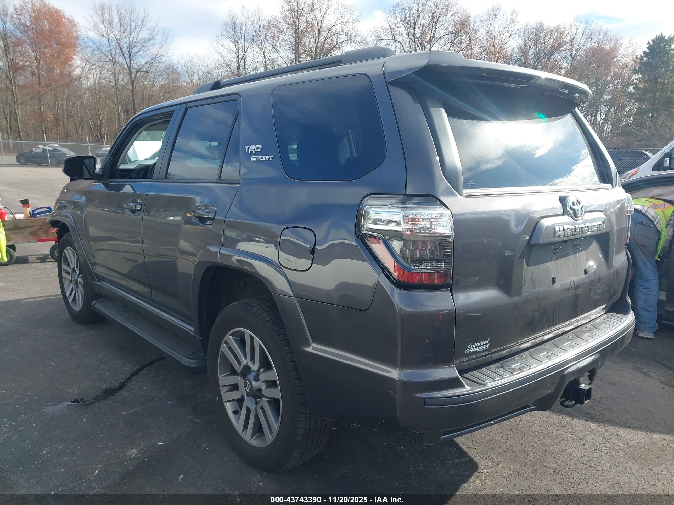 TOYOTA 4RUNNER image 3