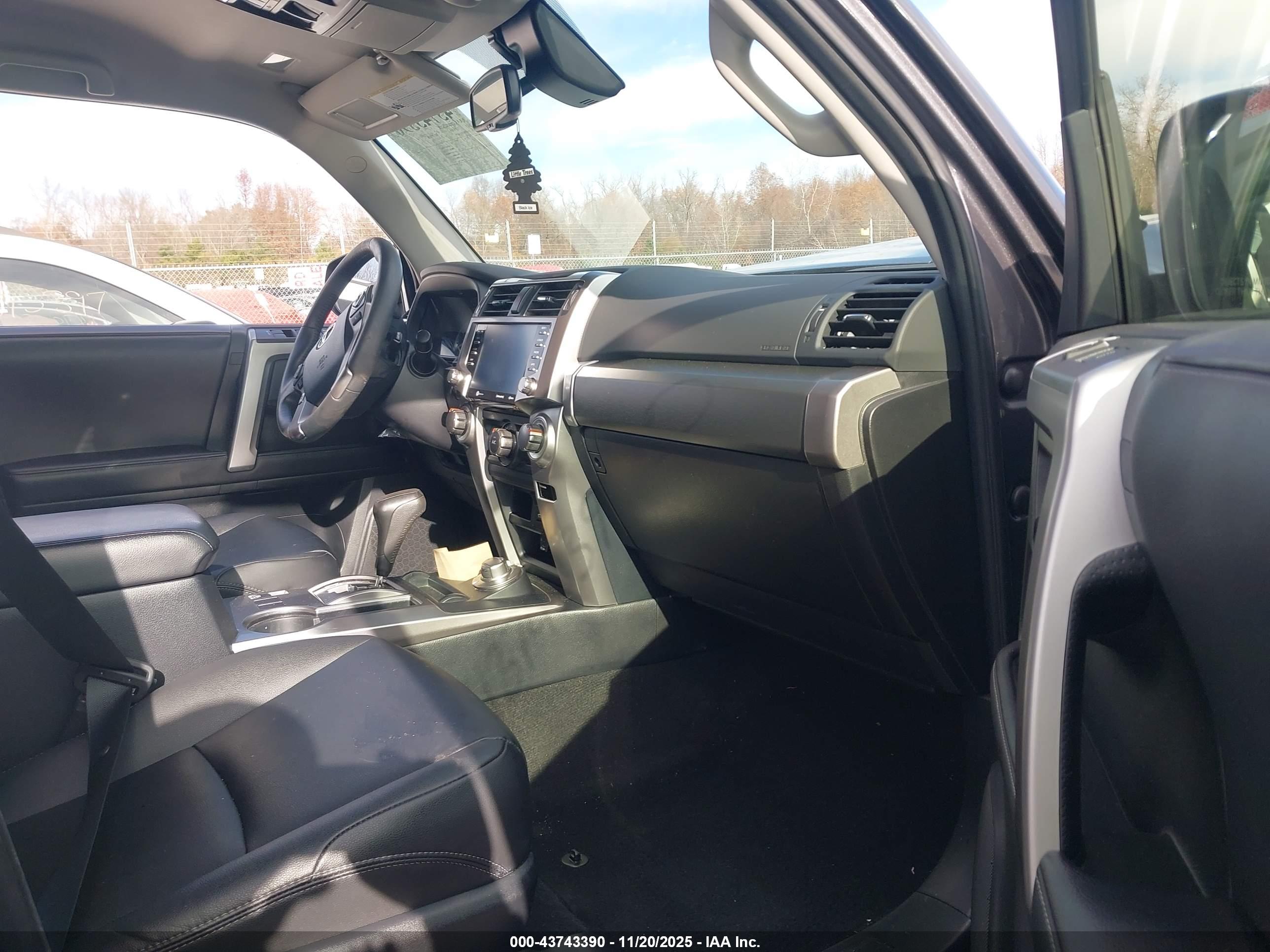 TOYOTA 4RUNNER image 5