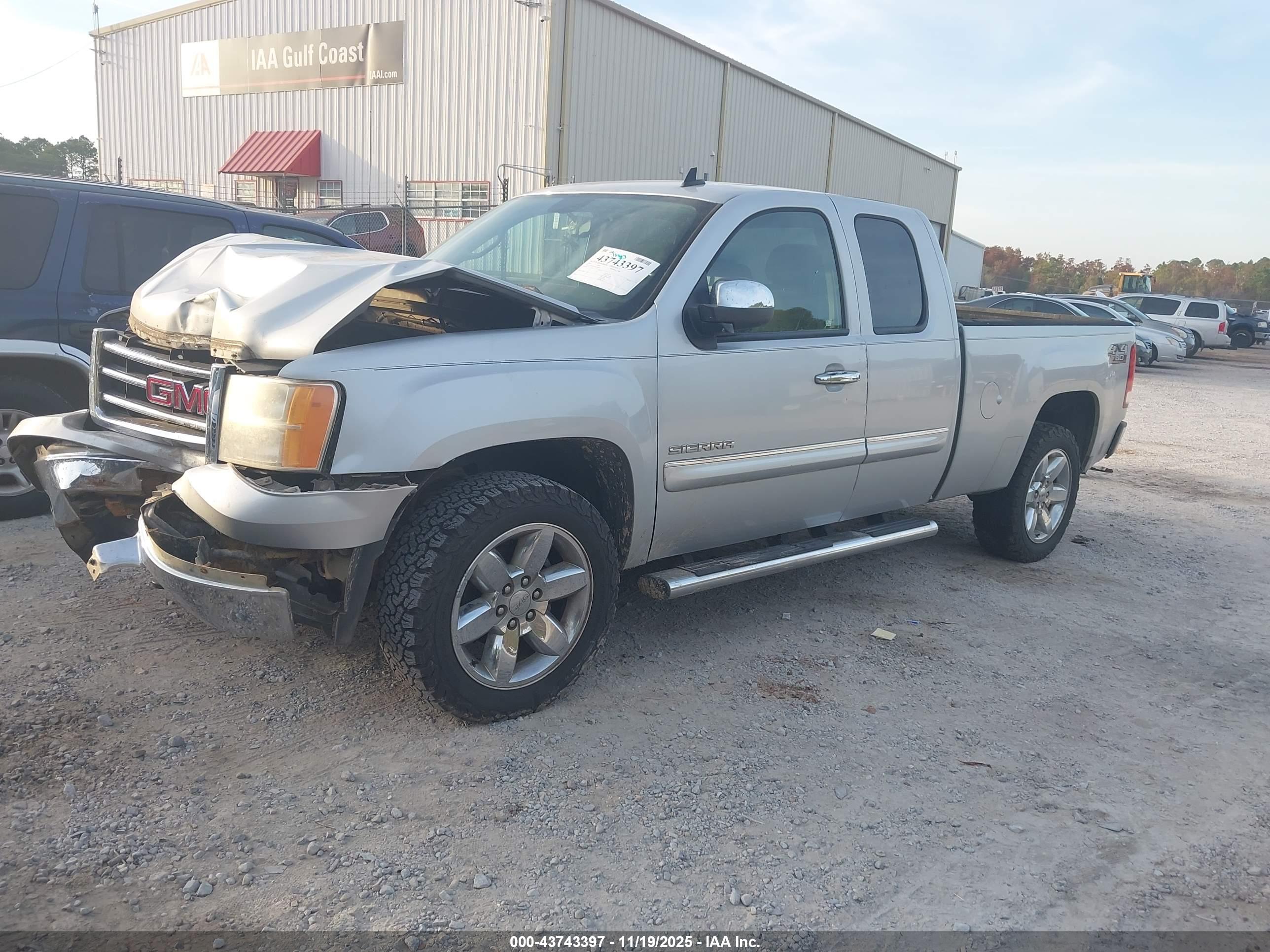 GMC SIERRA image 2