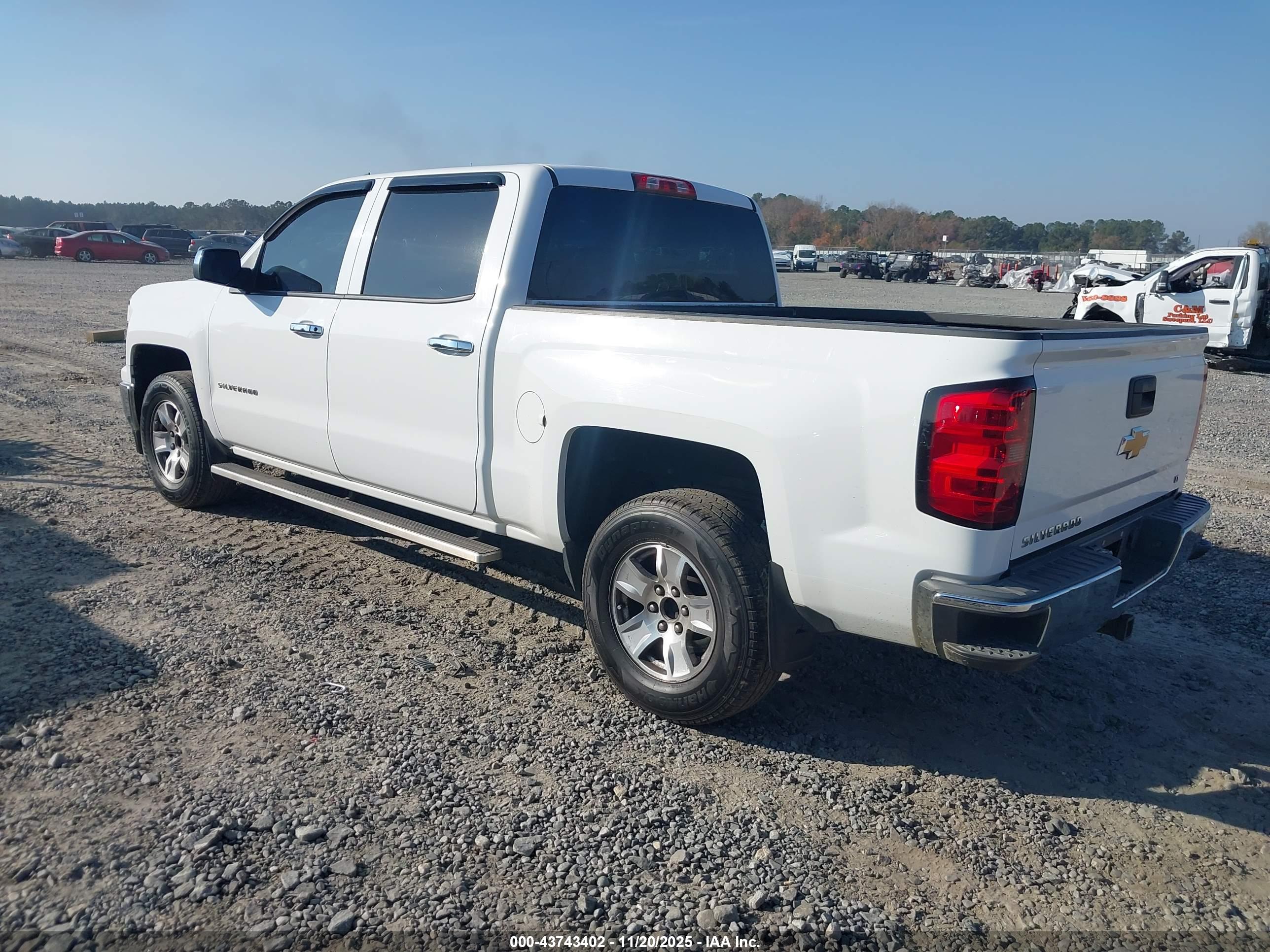 CHEVROLET SILVERADO image 3