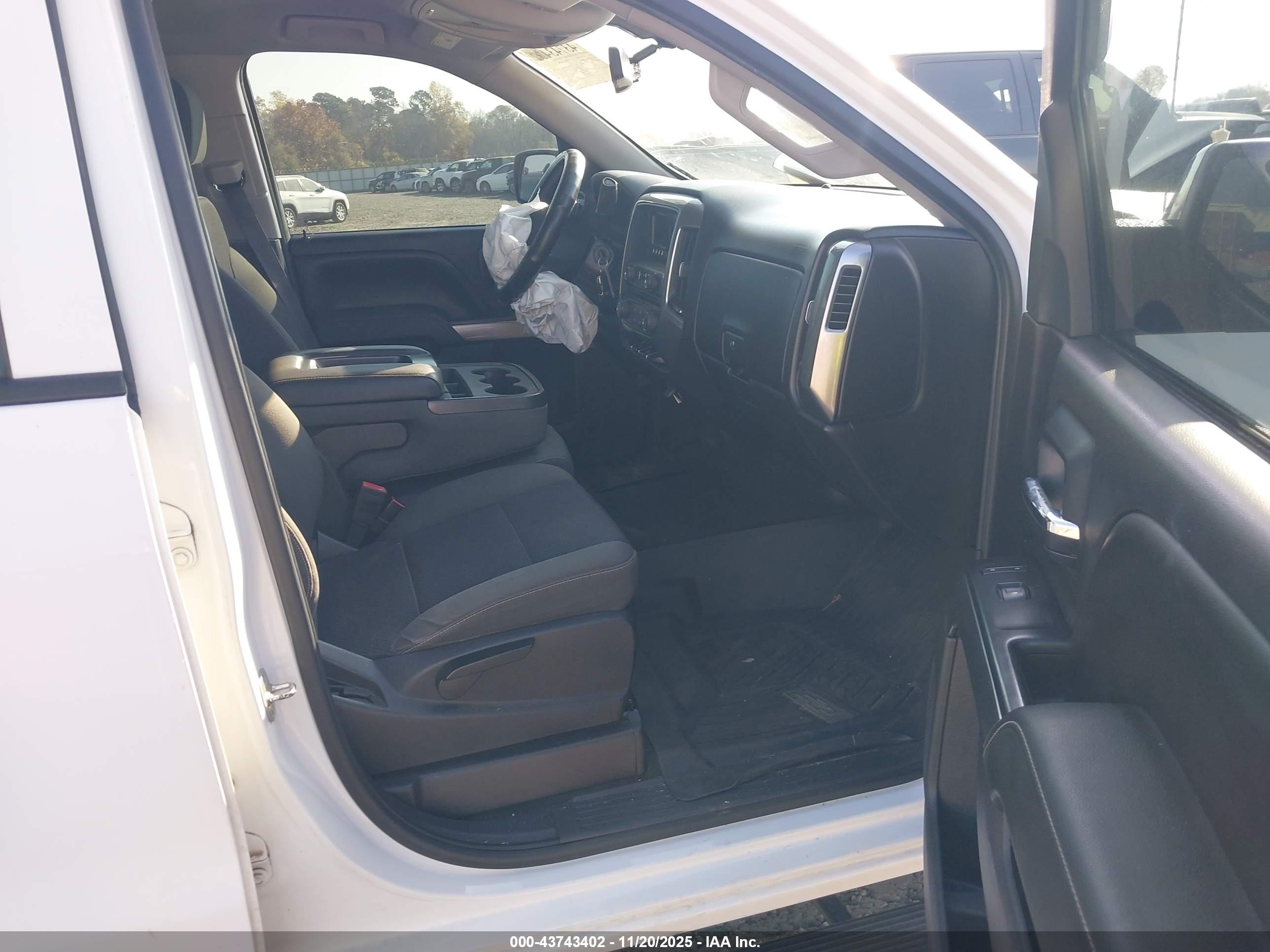 CHEVROLET SILVERADO image 5