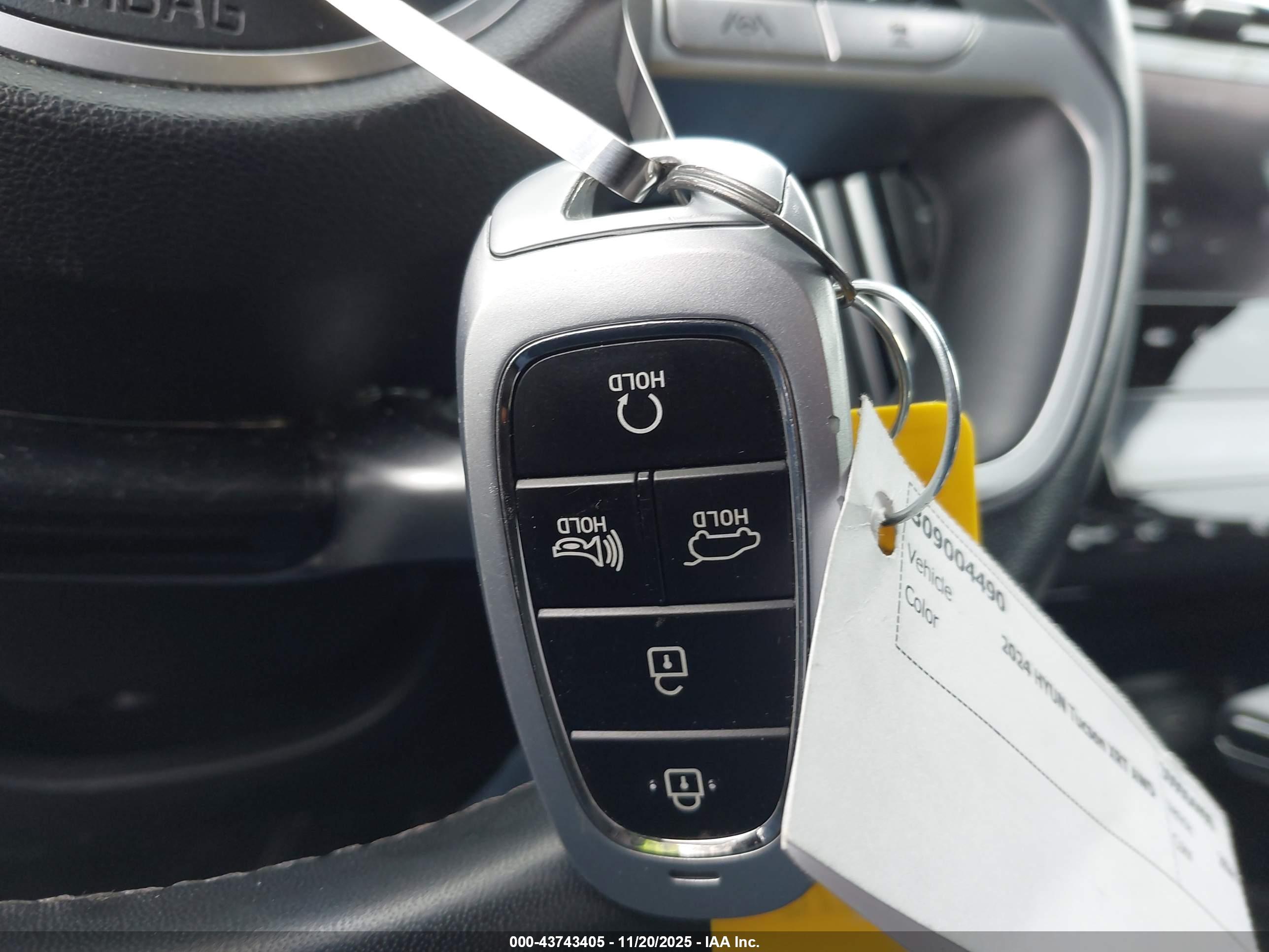 HYUNDAI TUCSON image 11