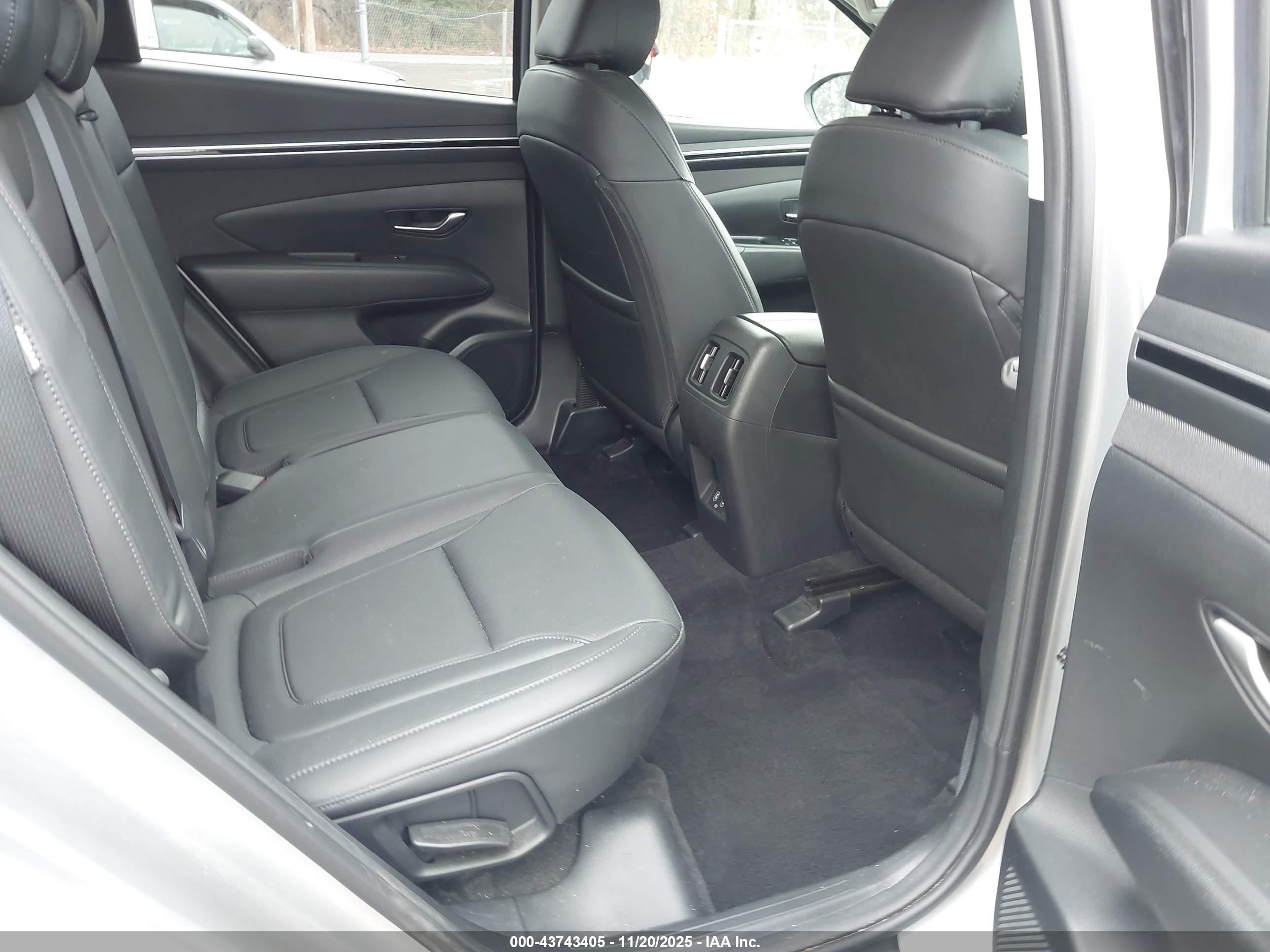 HYUNDAI TUCSON image 8