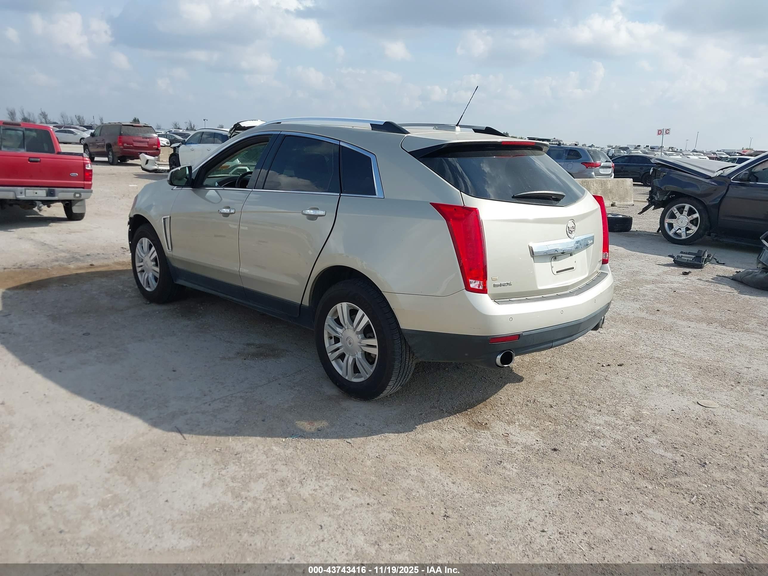 CADILLAC SRX image 3