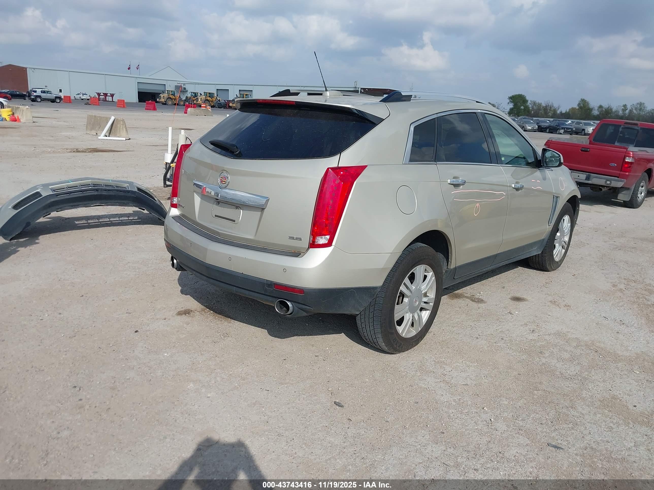 CADILLAC SRX image 4