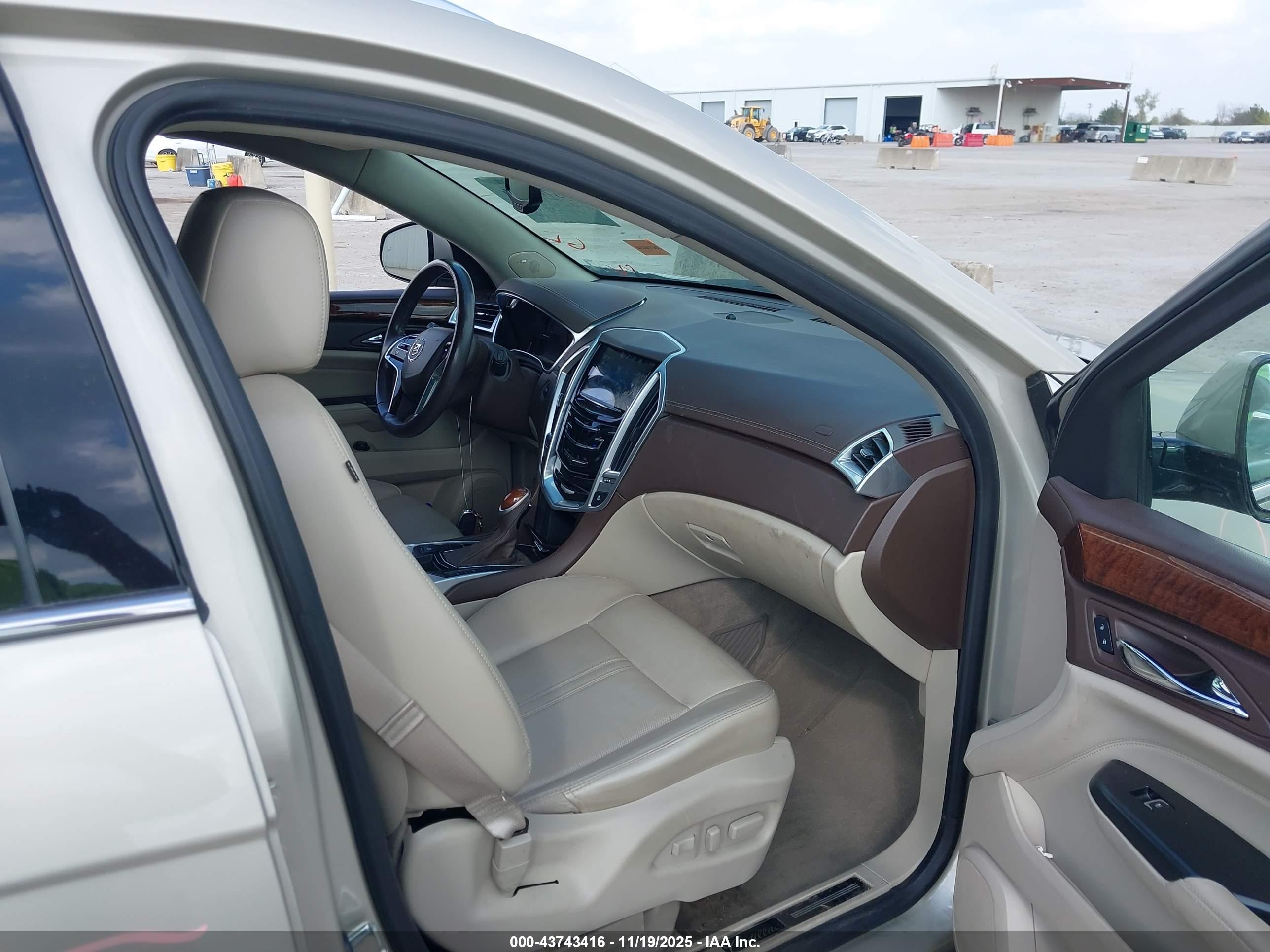 CADILLAC SRX image 5
