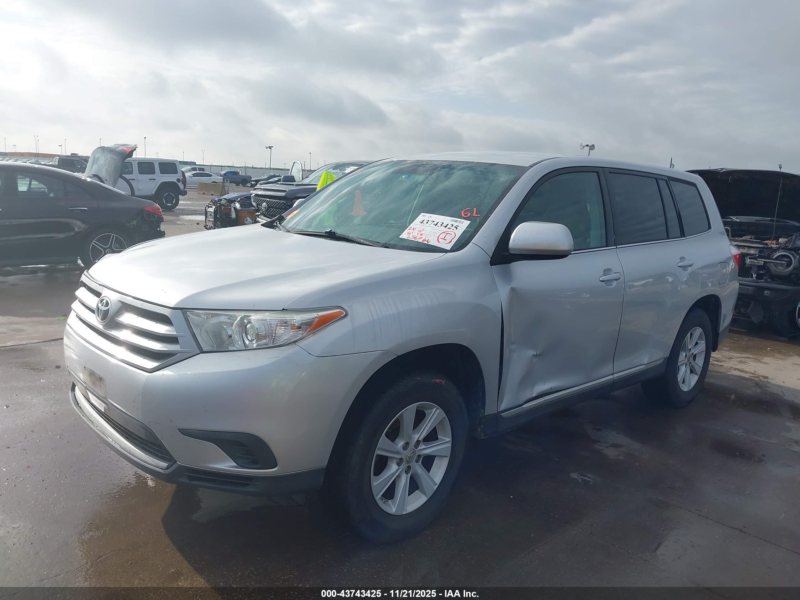 TOYOTA HIGHLANDER image 2