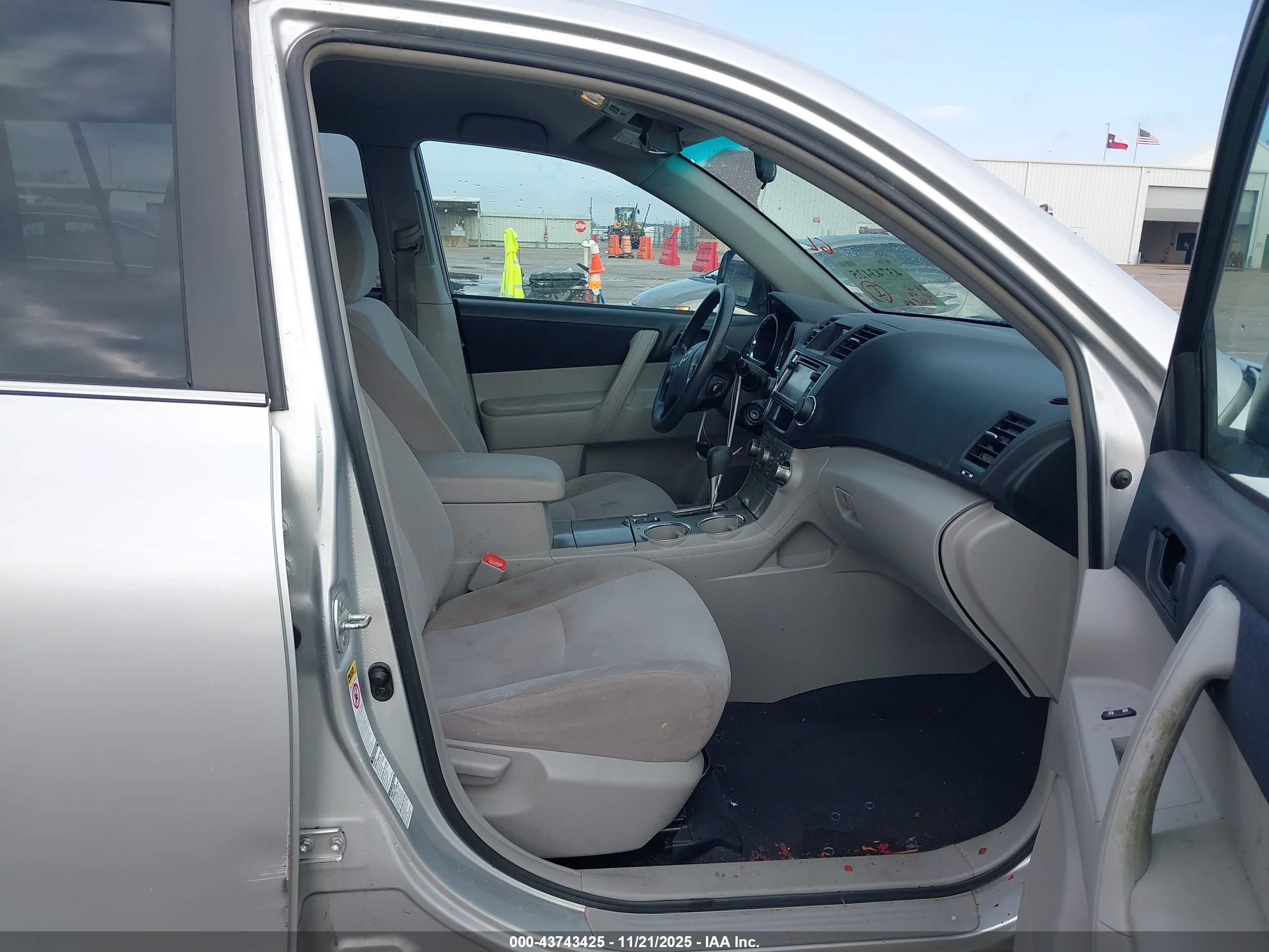TOYOTA HIGHLANDER image 5