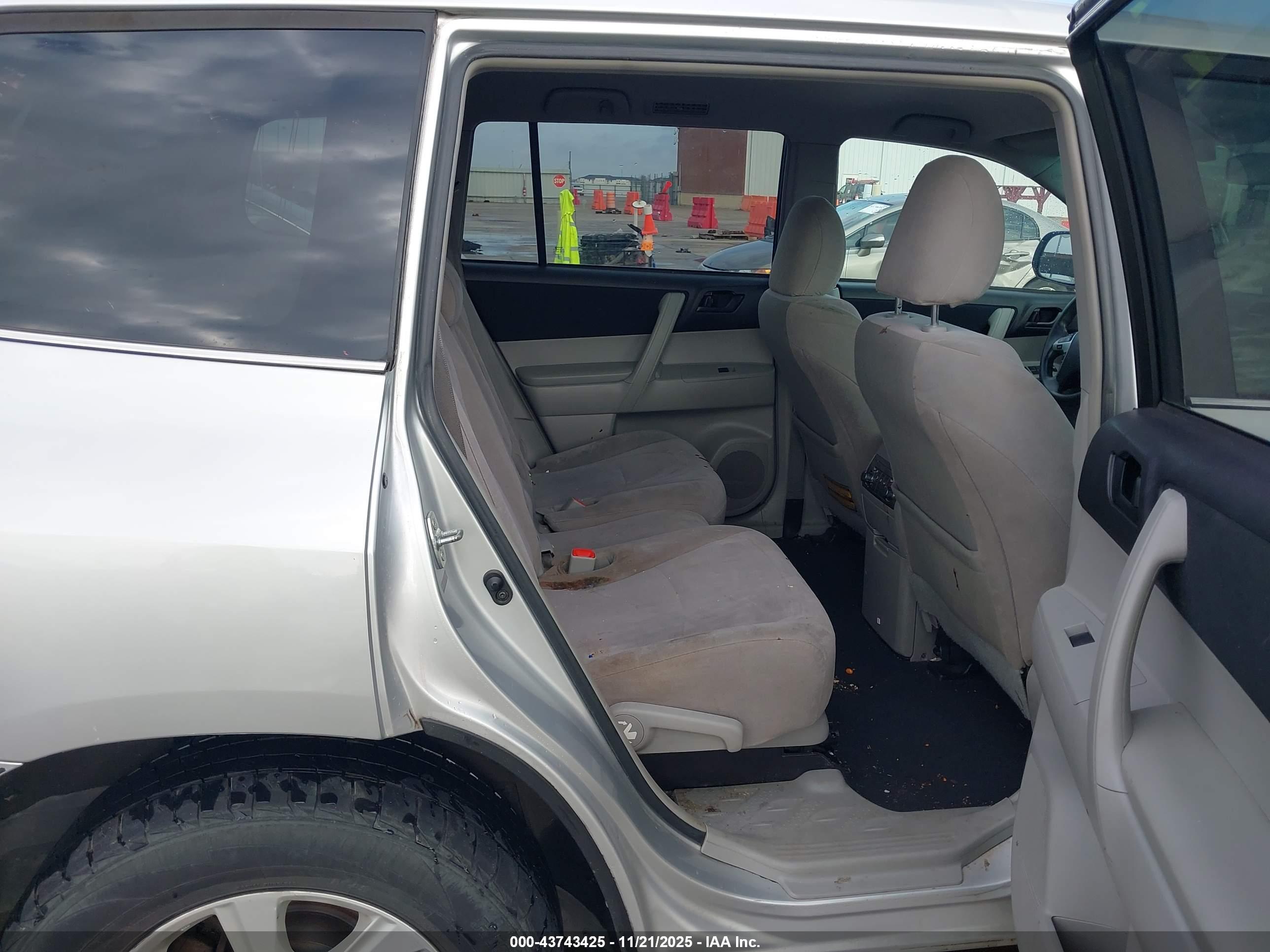 TOYOTA HIGHLANDER image 8