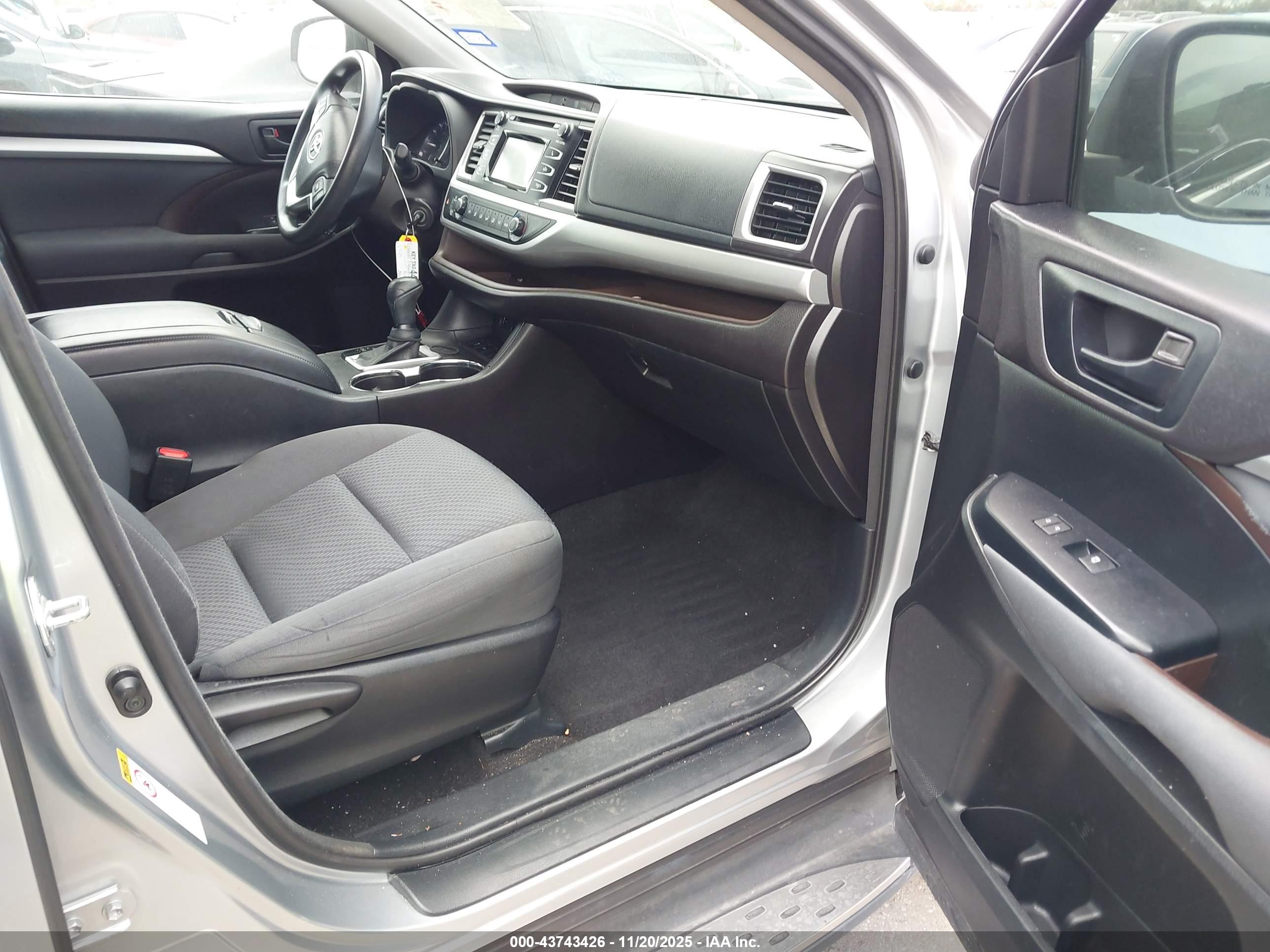 TOYOTA HIGHLANDER image 5