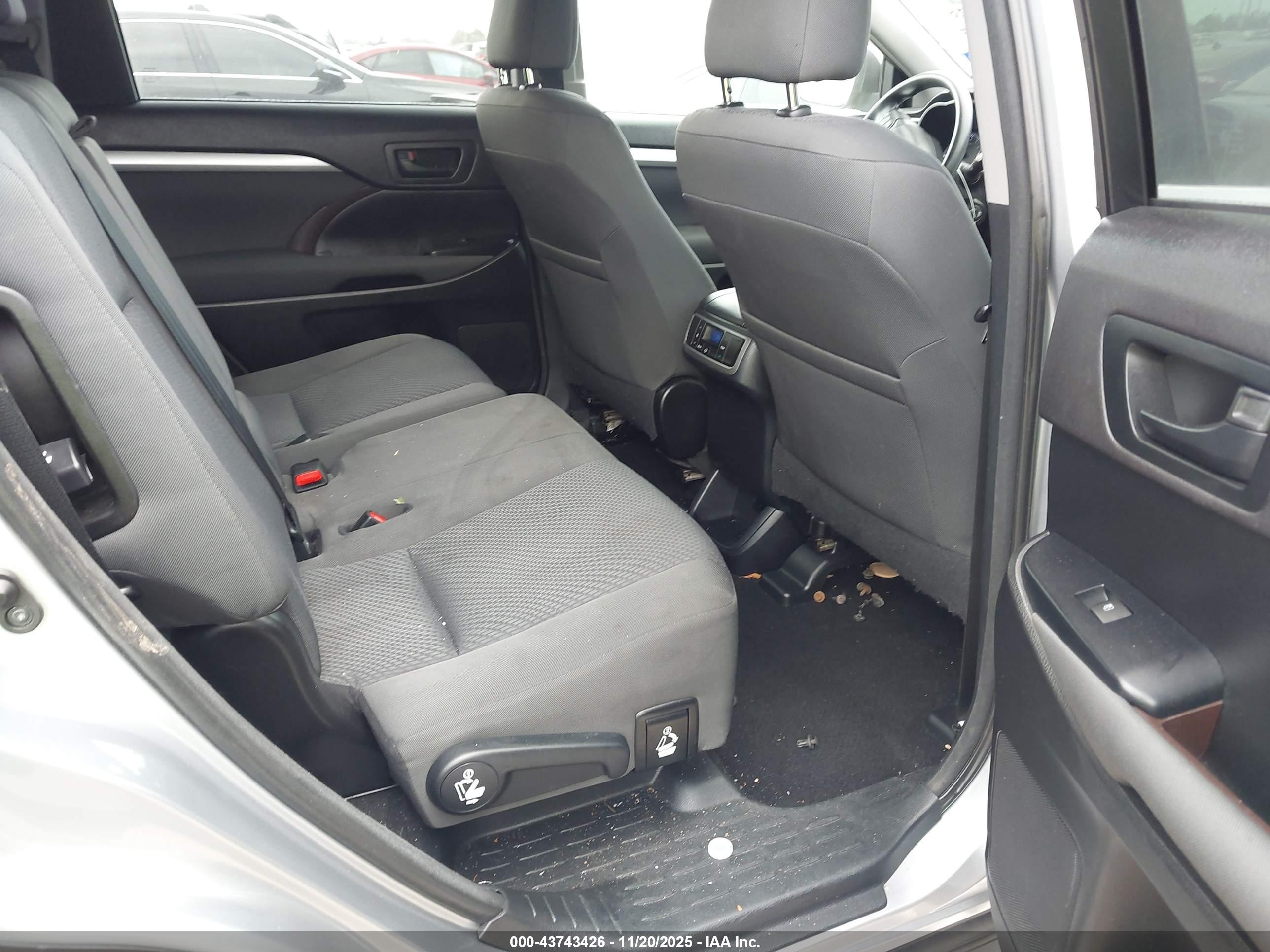 TOYOTA HIGHLANDER image 8