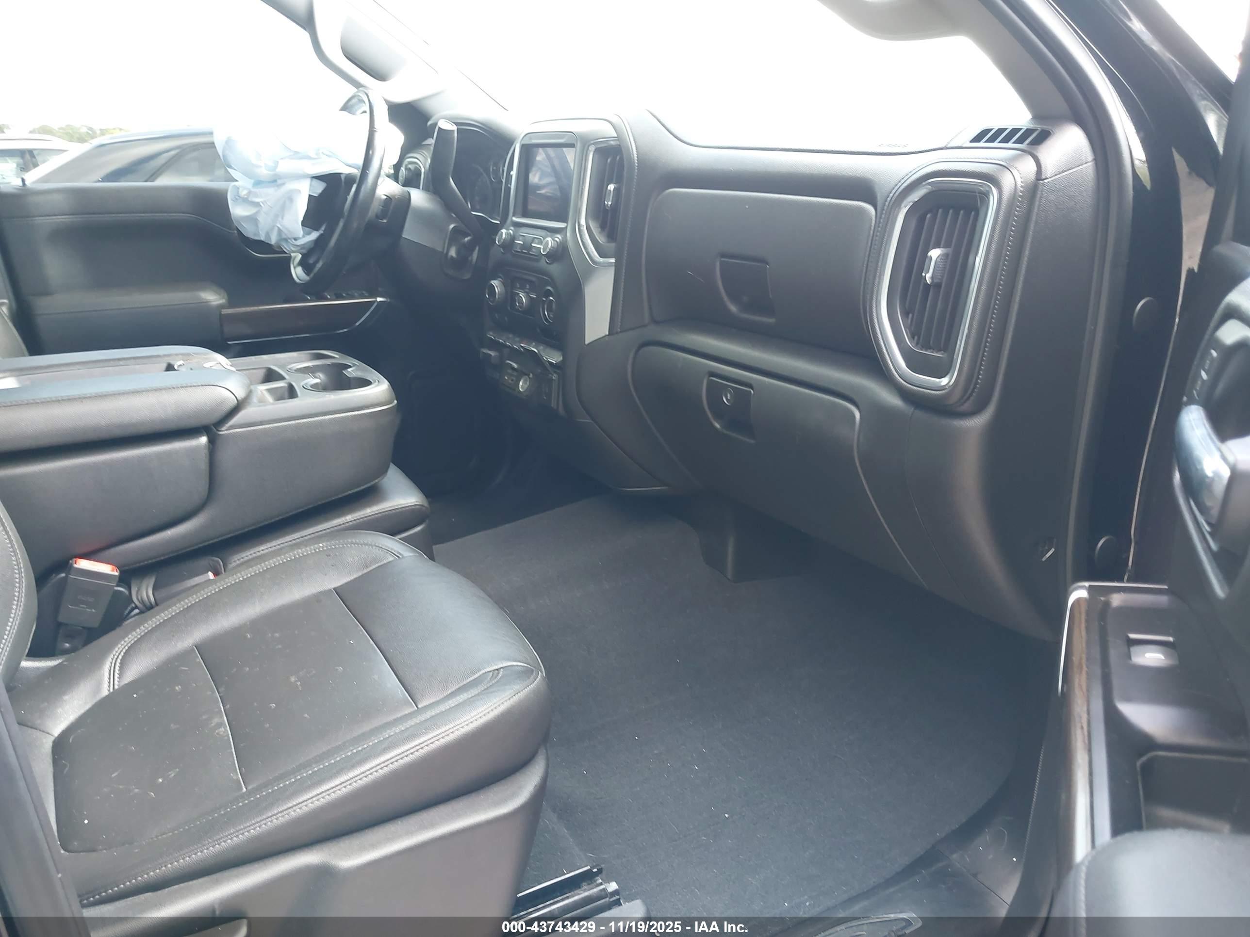 CHEVROLET SILVERADO image 5