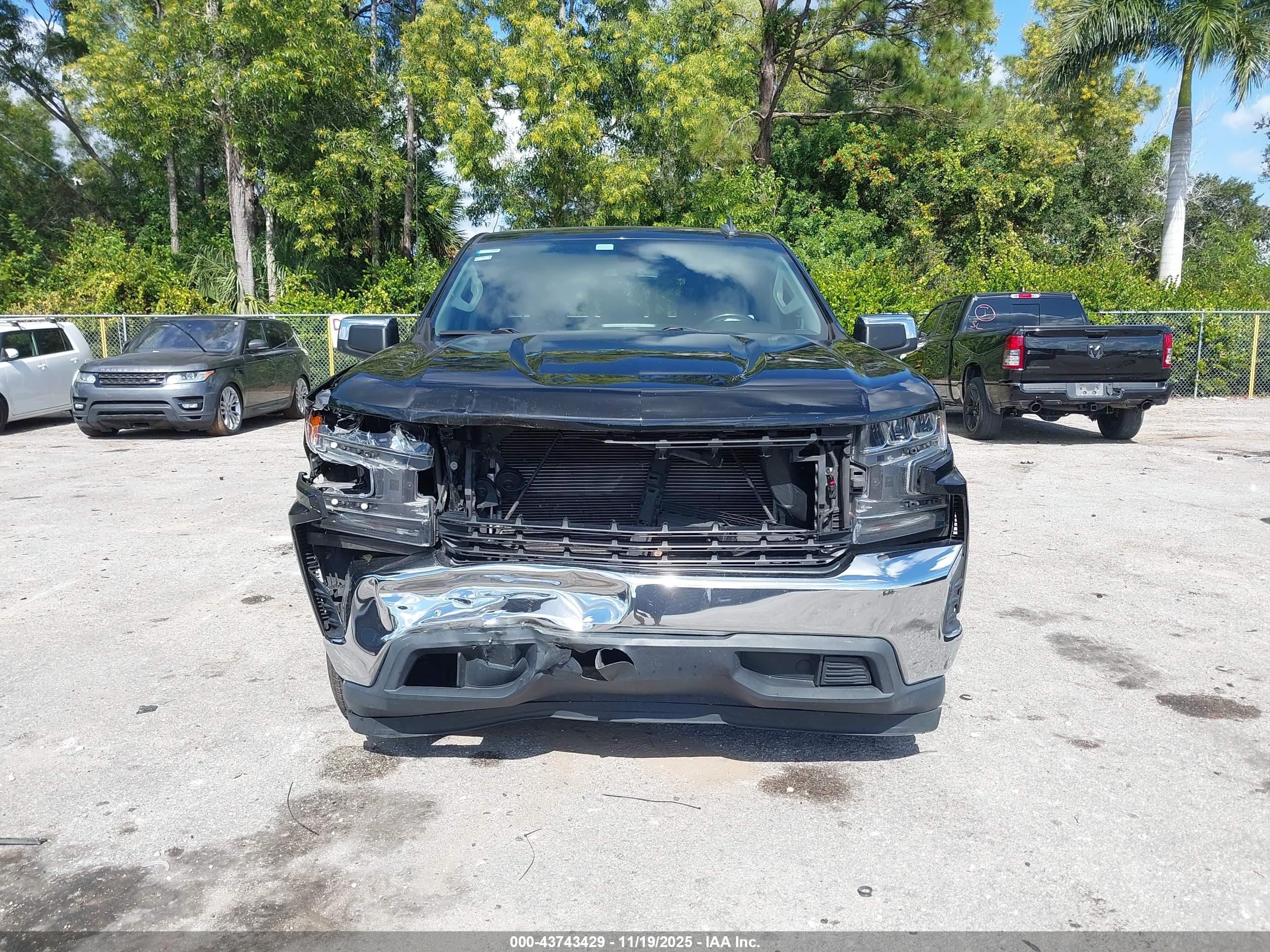 CHEVROLET SILVERADO image 6