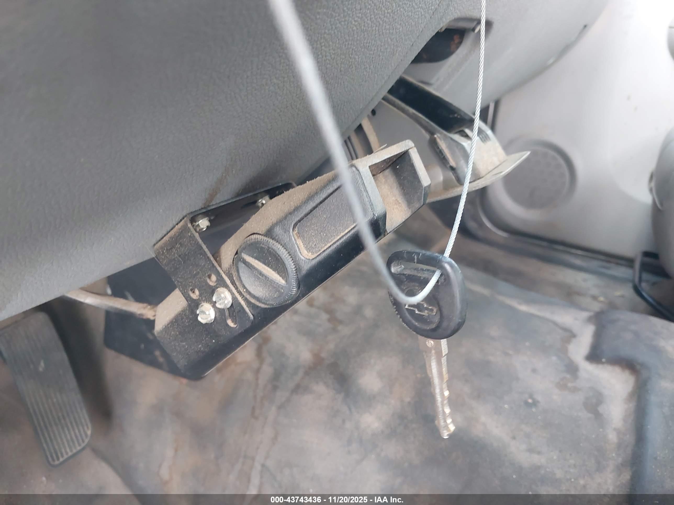 CHEVROLET SILVERADO image 11