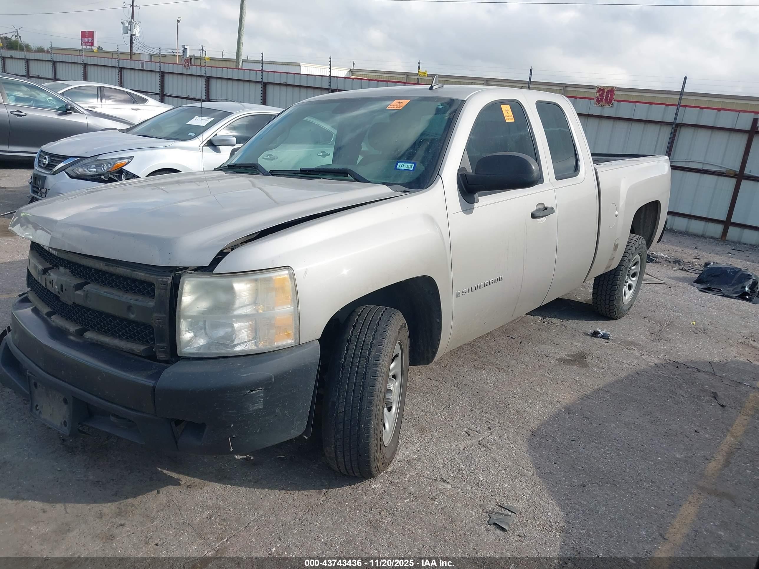 CHEVROLET SILVERADO image 2