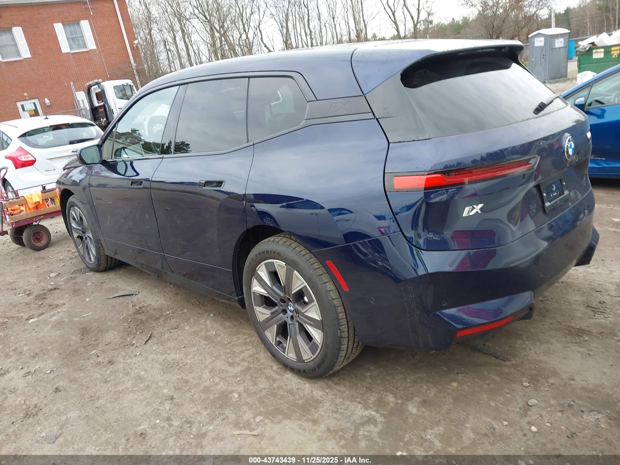 BMW IX image 3