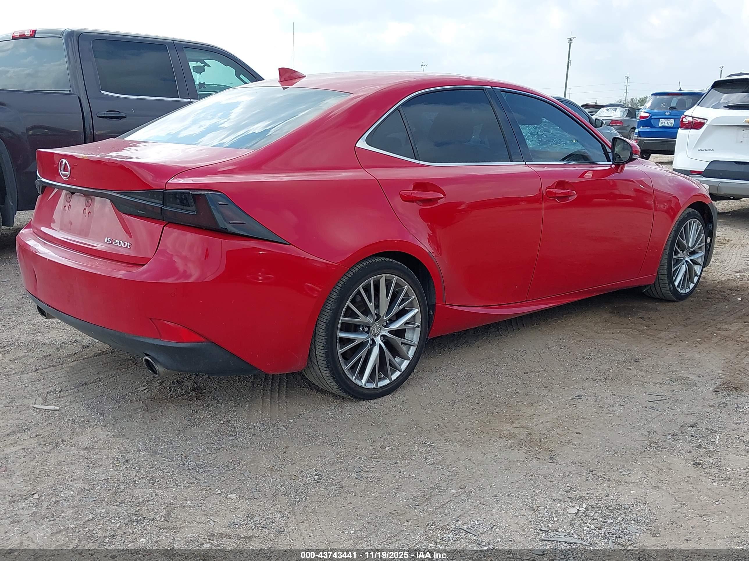LEXUS IS image 4