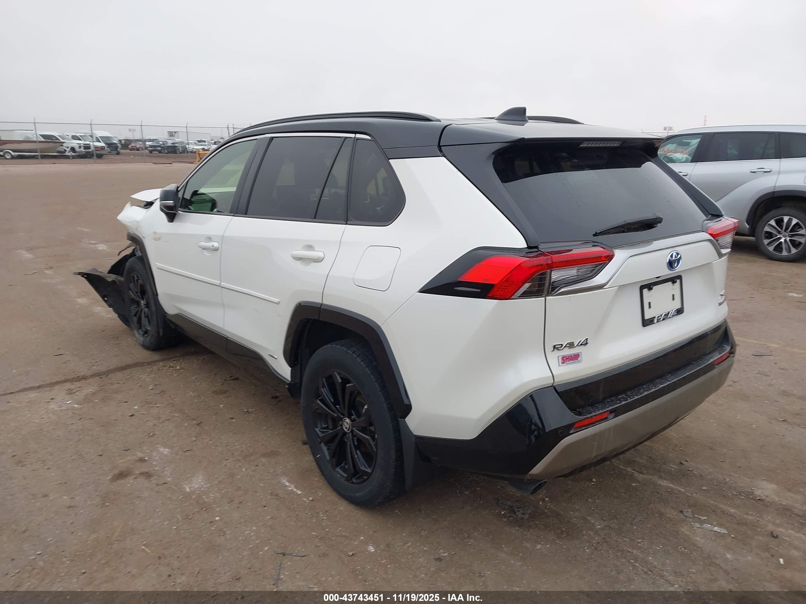 TOYOTA RAV4 image 3
