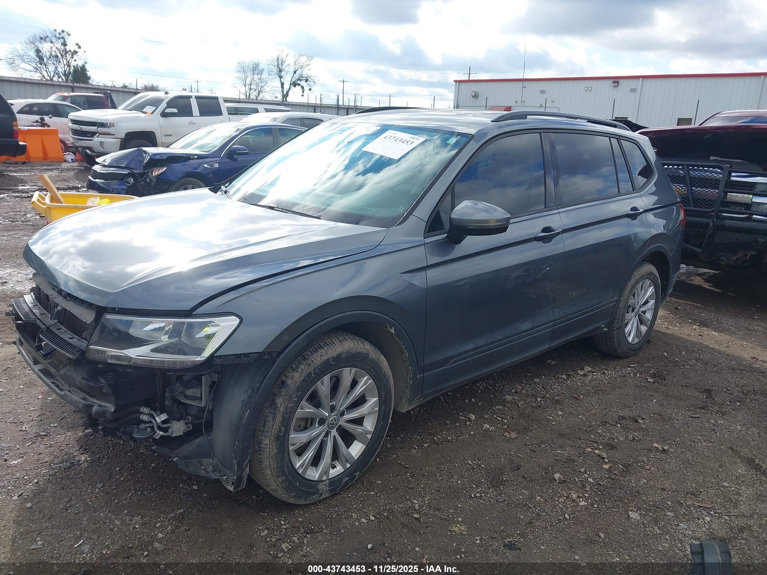 VOLKSWAGEN TIGUAN image 2
