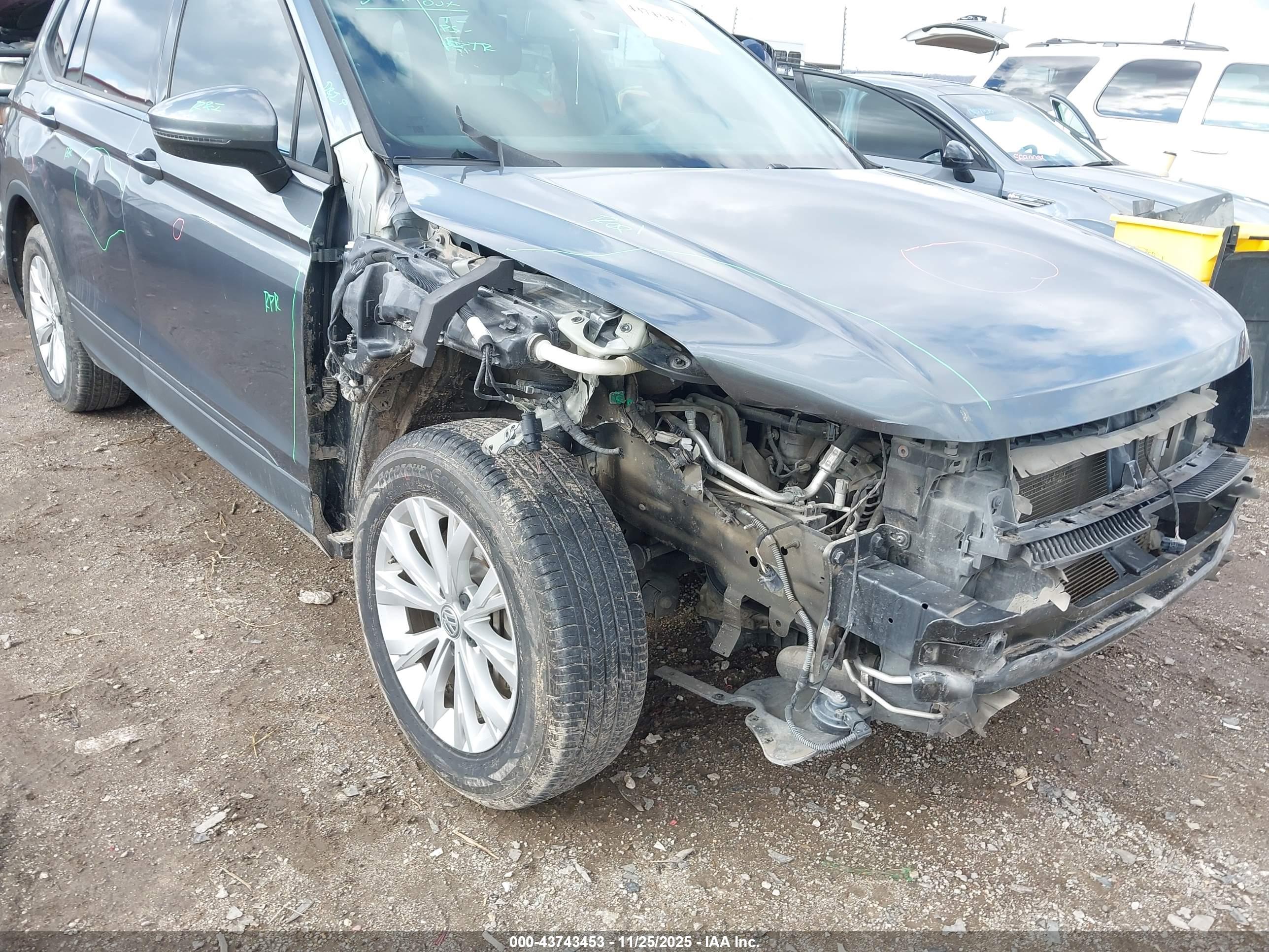 VOLKSWAGEN TIGUAN image 6