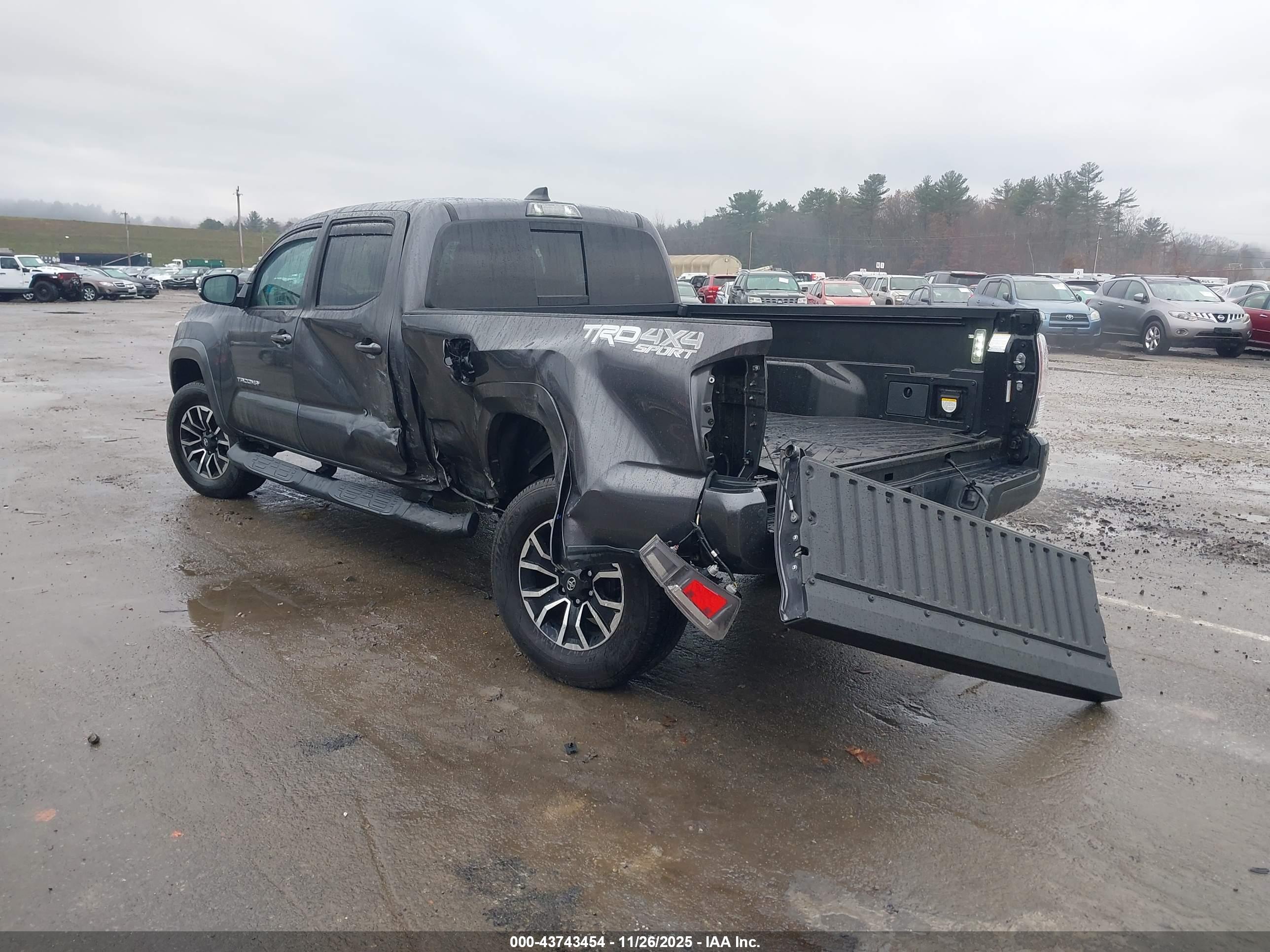 TOYOTA TACOMA image 3
