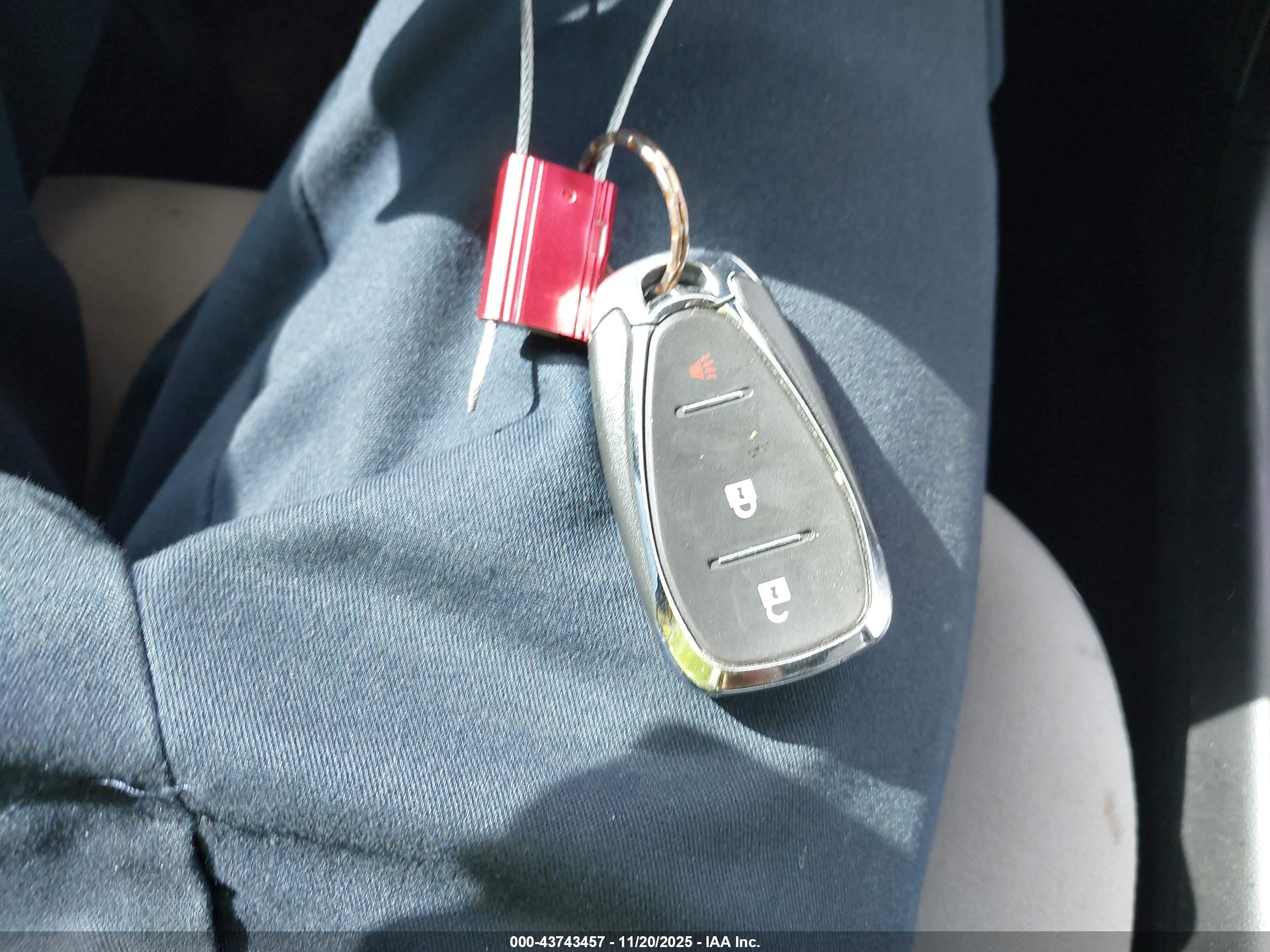 CHEVROLET EQUINOX image 11