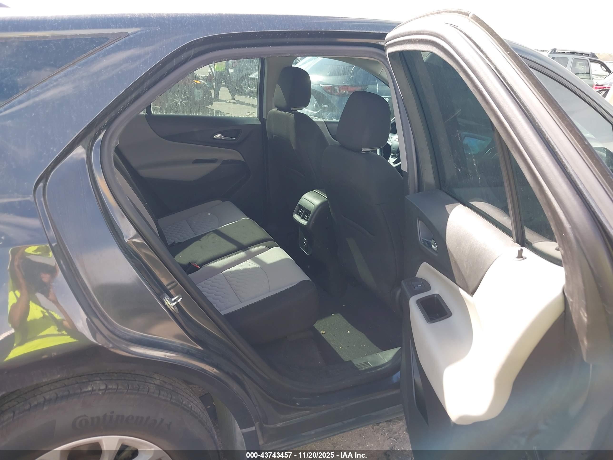 CHEVROLET EQUINOX image 8