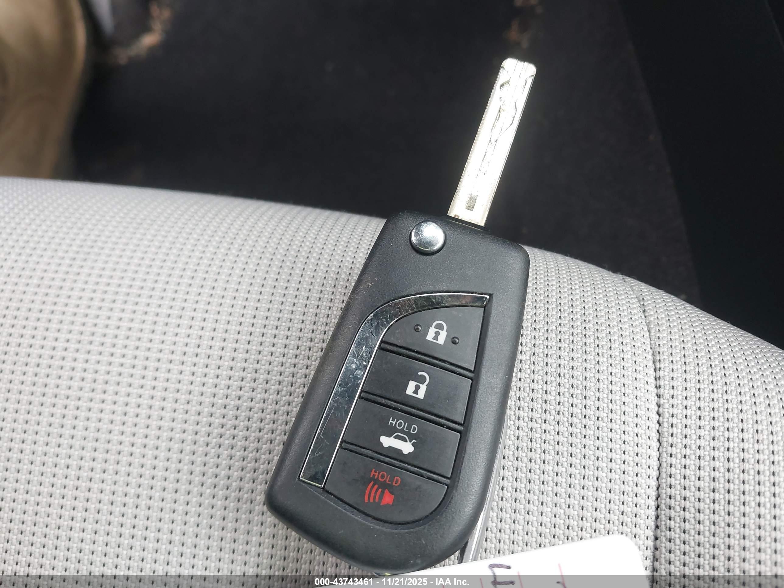 TOYOTA COROLLA image 11