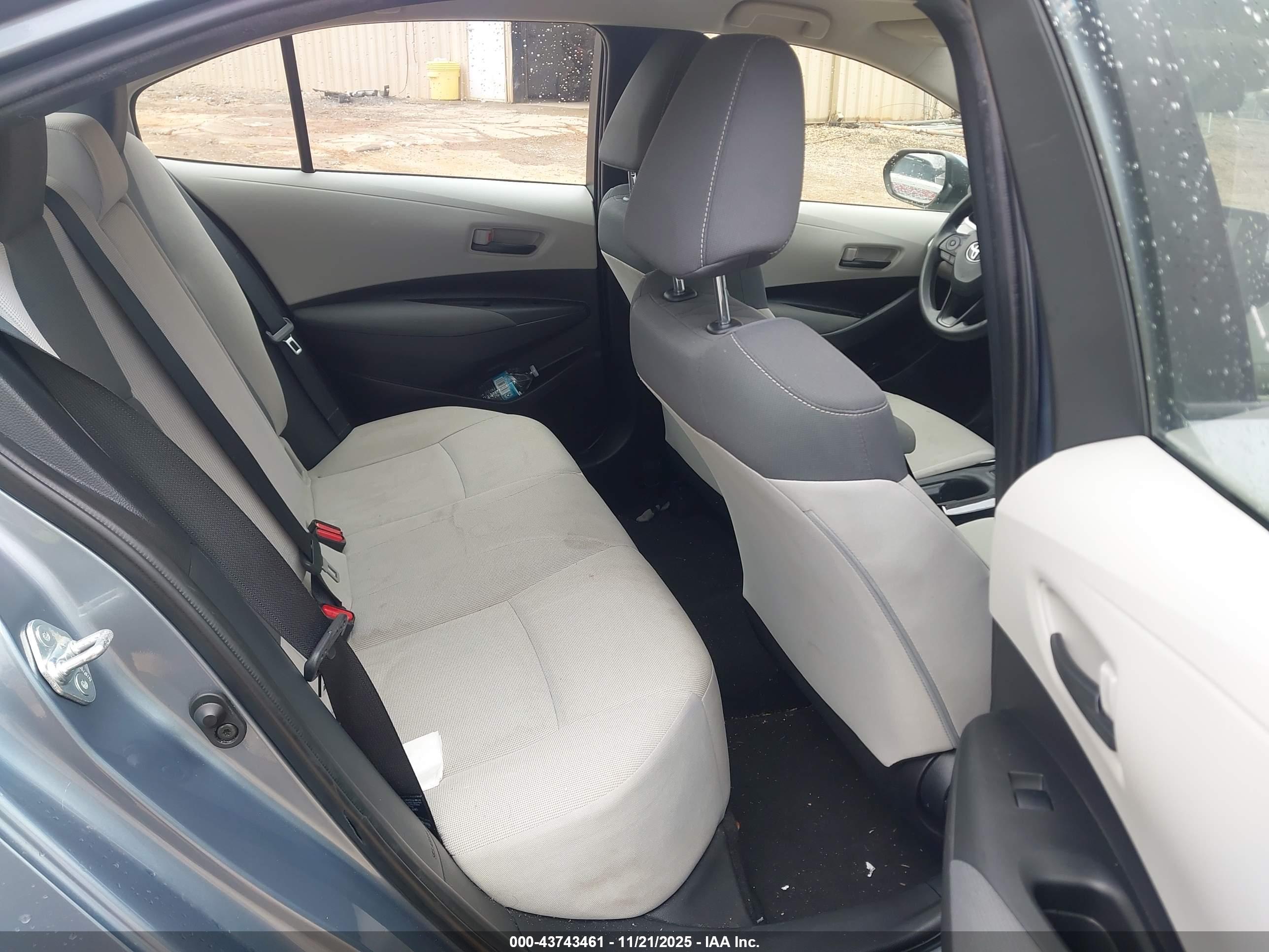 TOYOTA COROLLA image 8