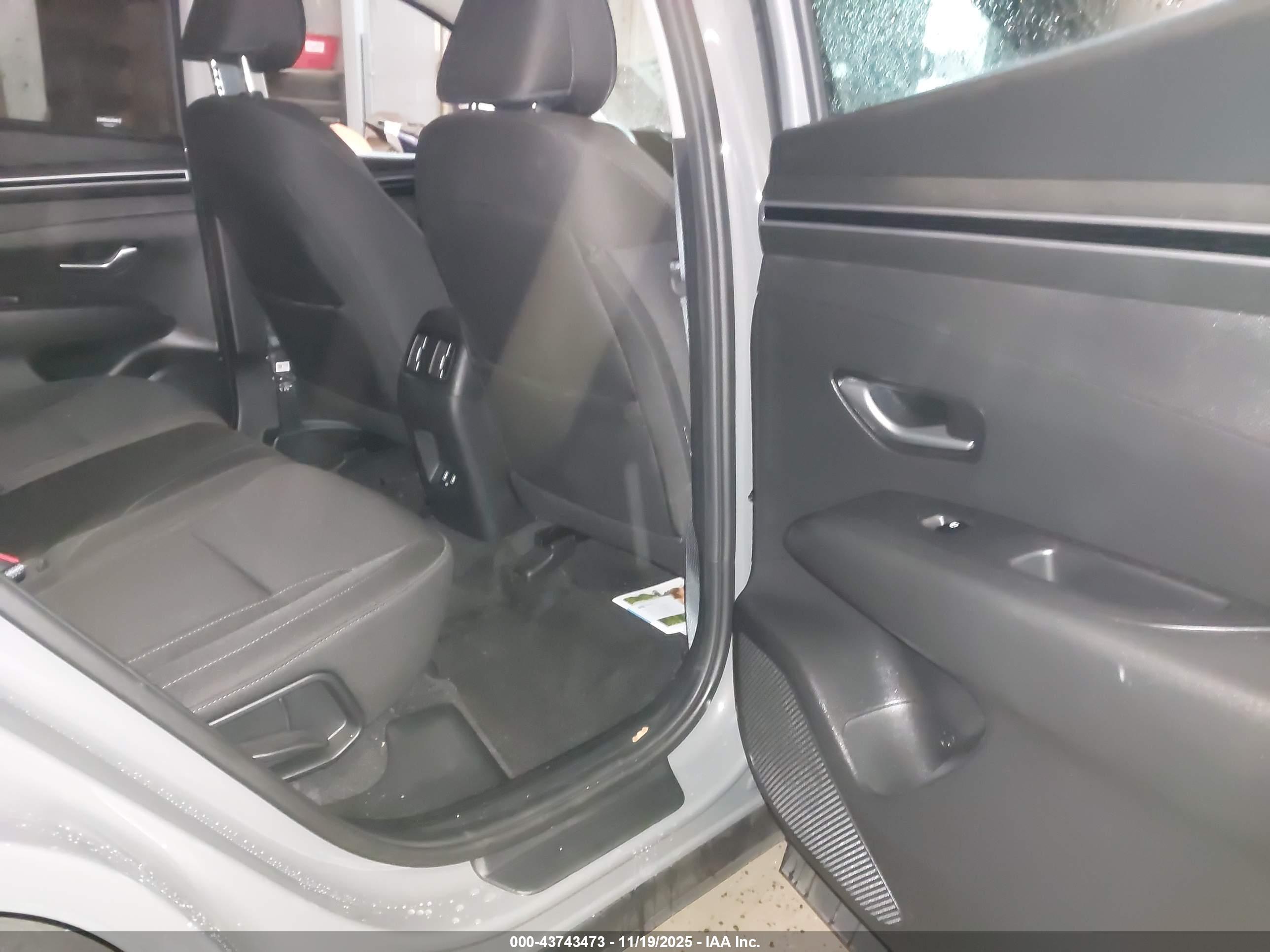 HYUNDAI TUCSON image 8