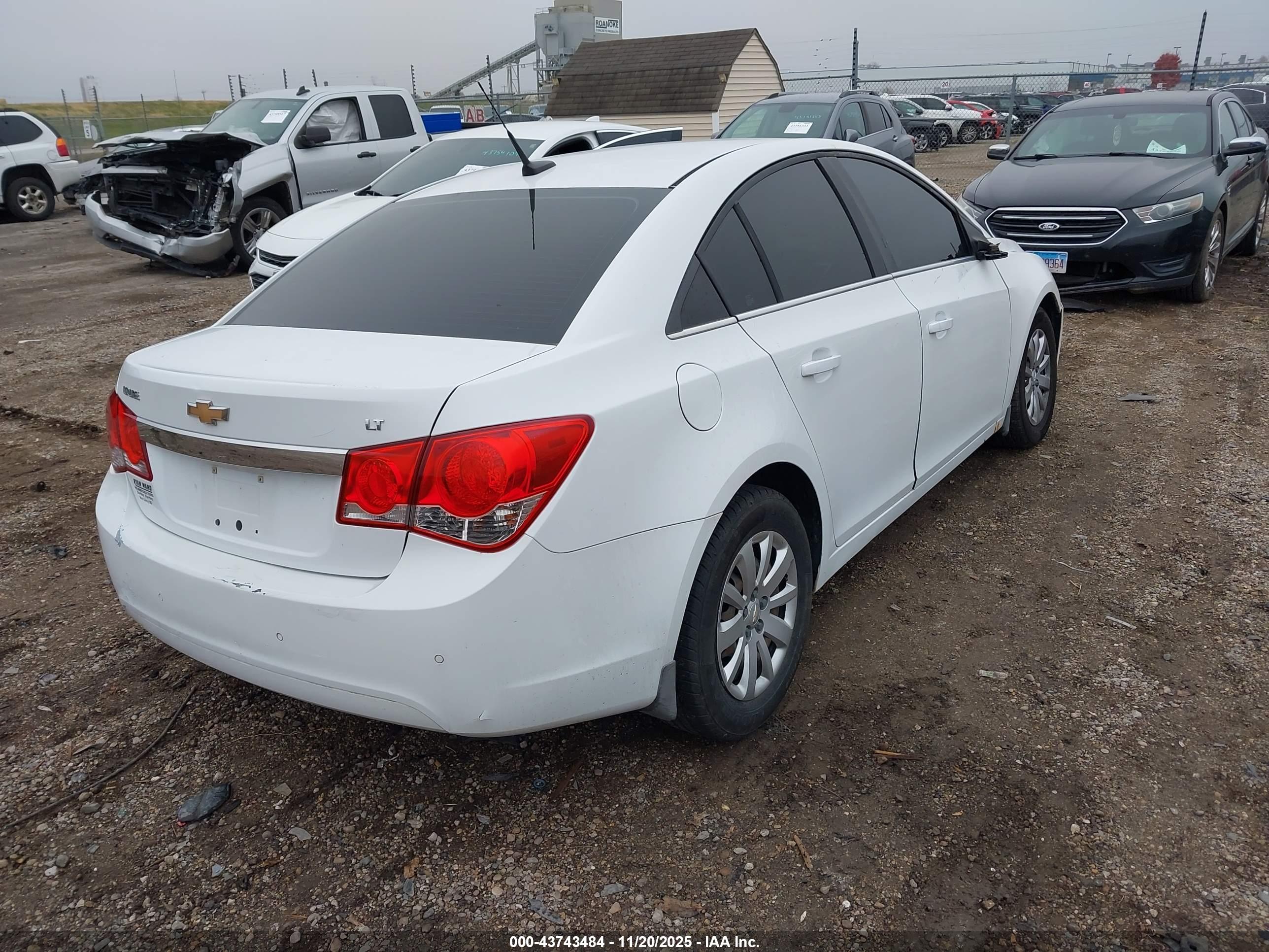 CHEVROLET CRUZE image 4